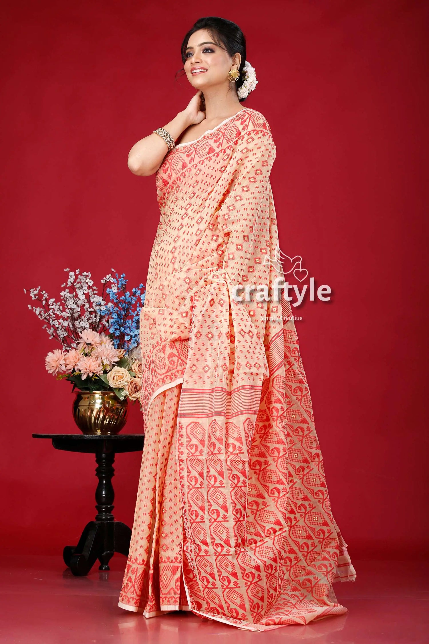 Almond red traditional jamdani saree peach-colored saree red paisley patterns 4