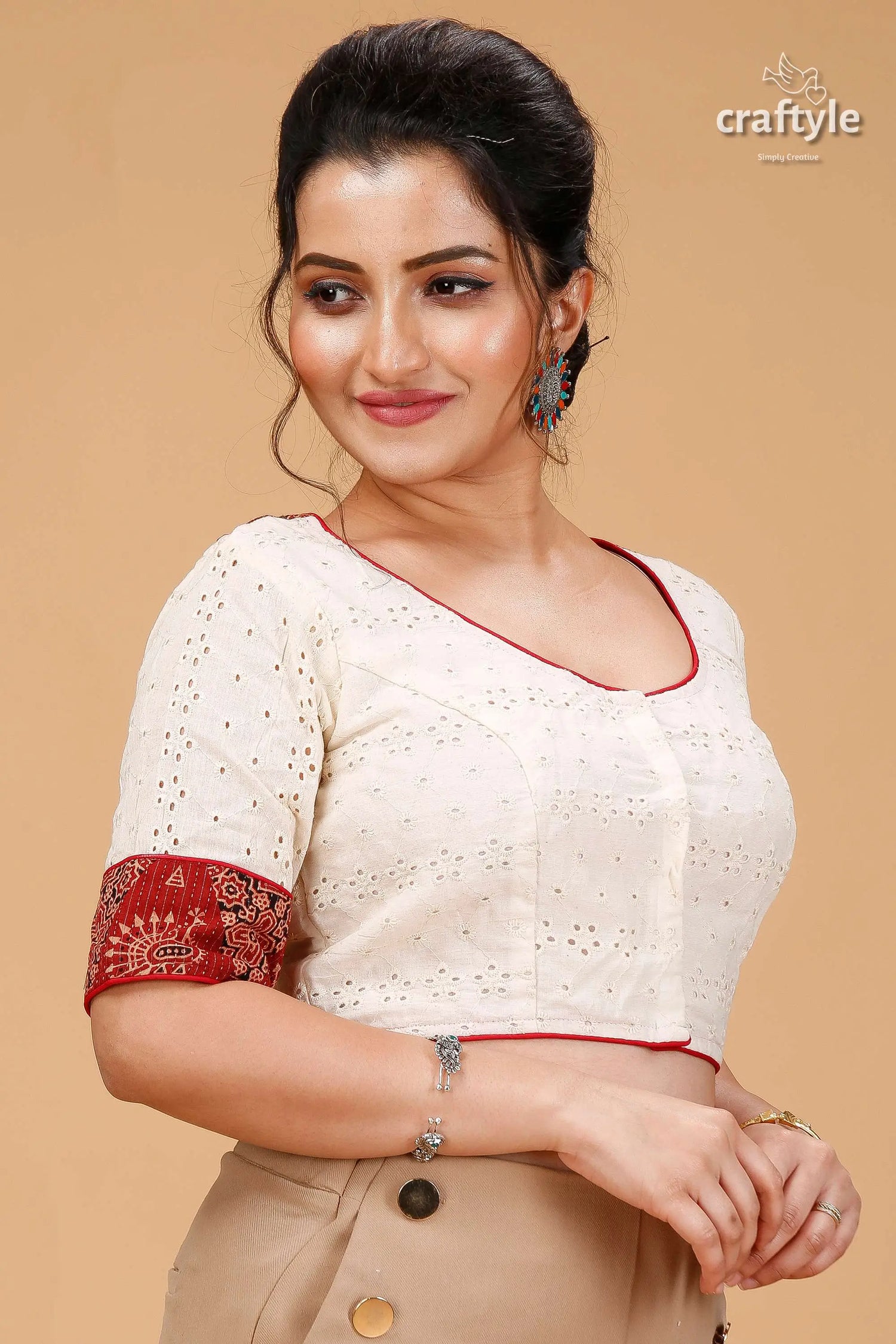 Artisanal off-white pure cotton hakoba blouse cream-colored blouse red trim patterned 4