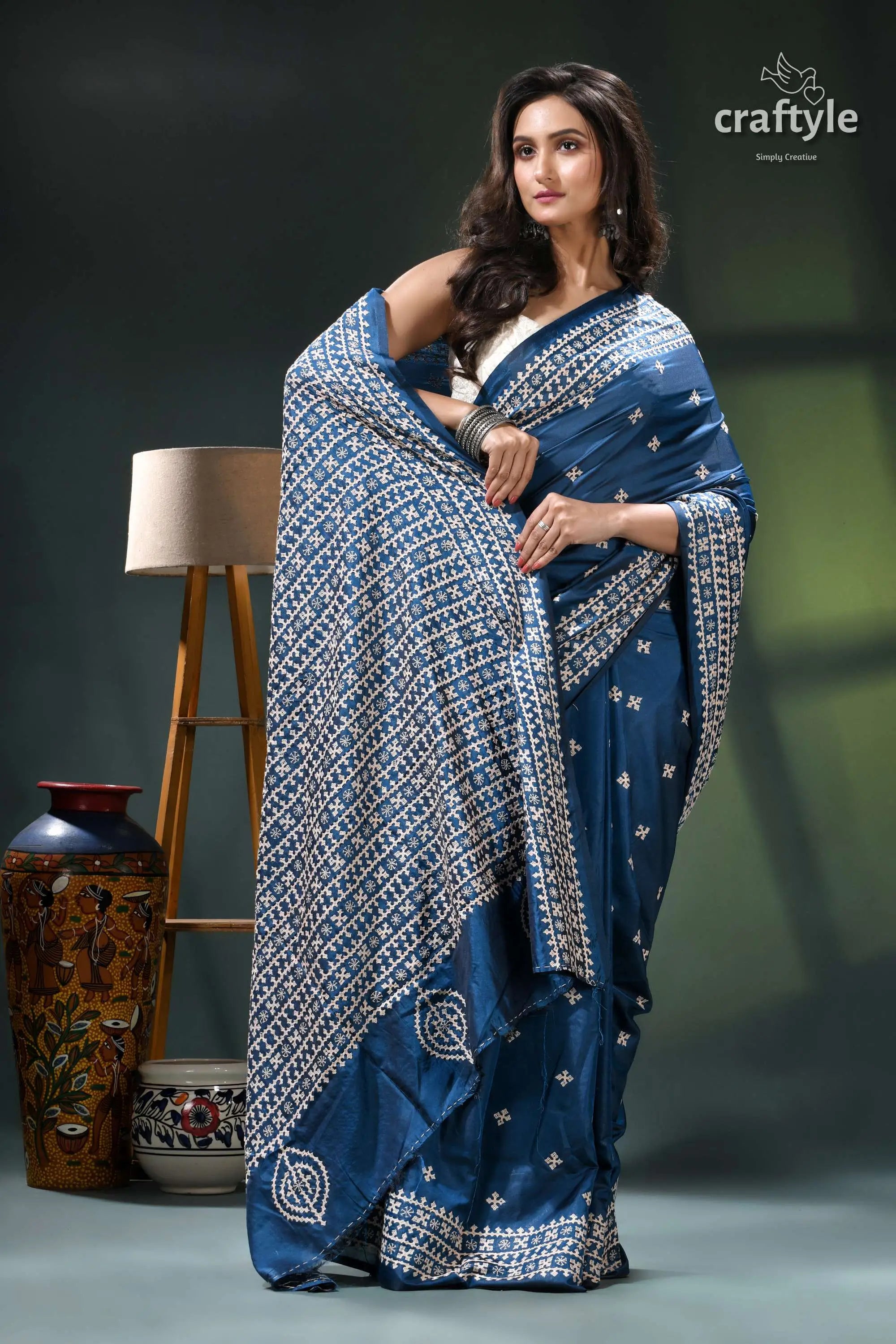 Beige thread handwork venice blue intricate gujrati stitch silk saree blue white bandhani saree intricate 4