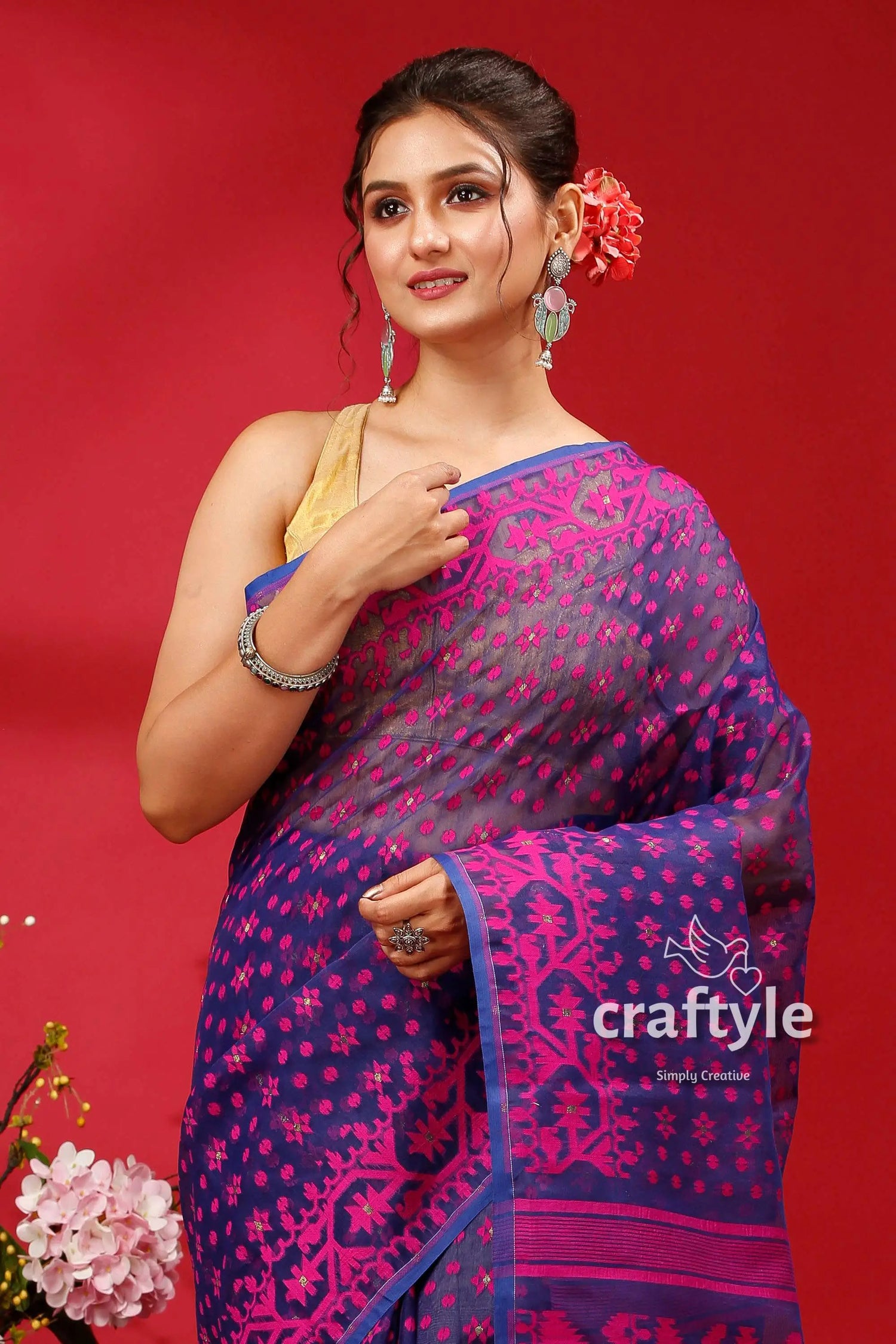 Berry blue and magenta bengal heritage jamdani saree blue pink patterned saree 2