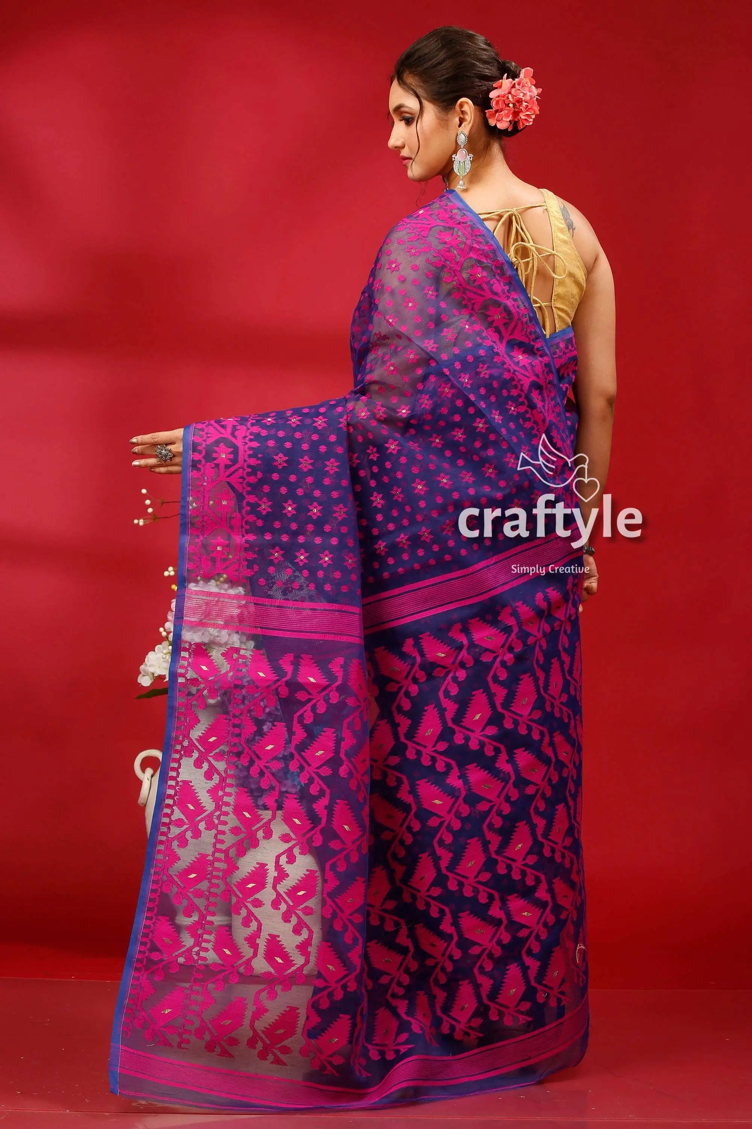 Berry blue and magenta bengal heritage jamdani saree blue pink patterned saree 5