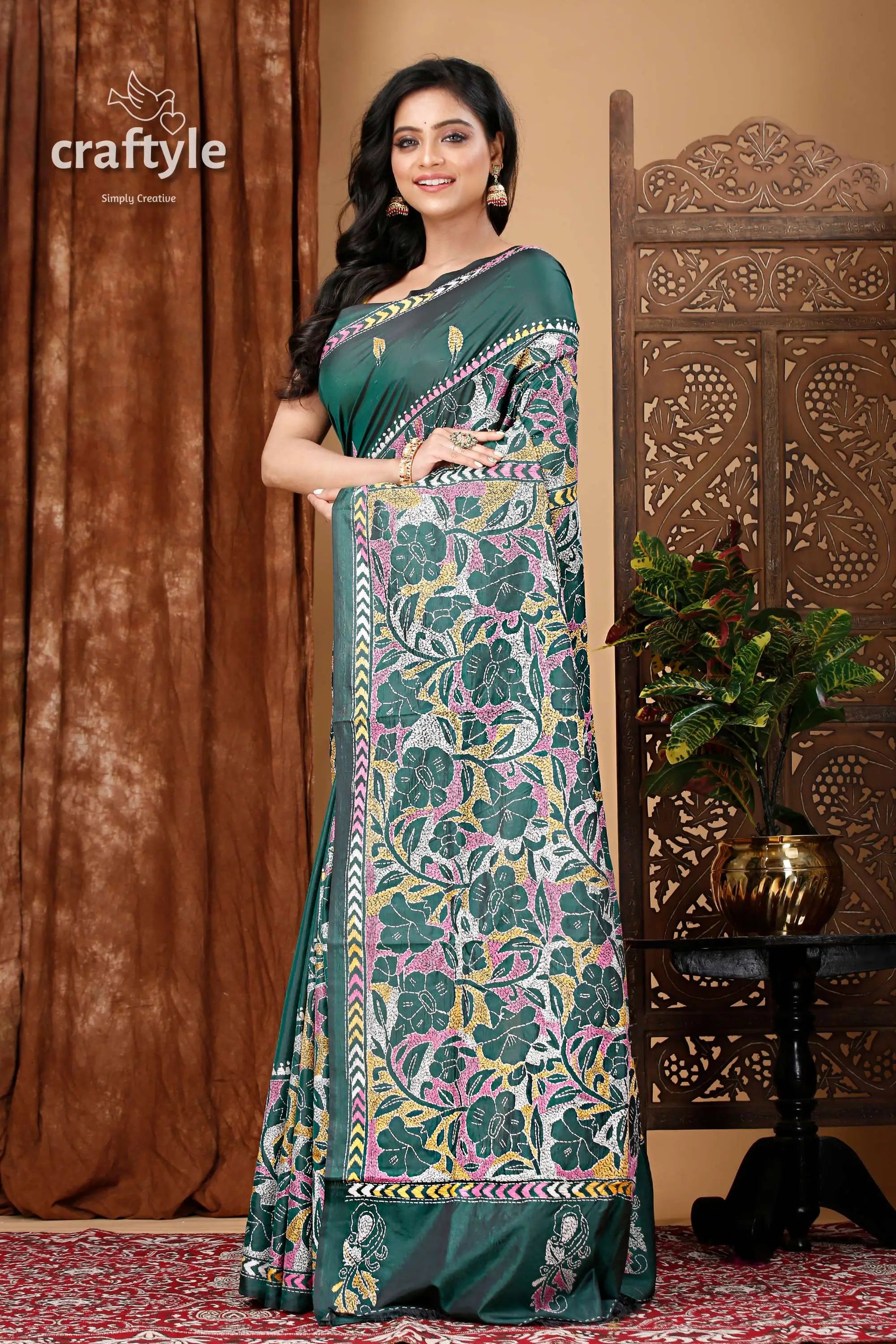Bottle green floral kantha stitch saree - reverse woman green floral saree 3