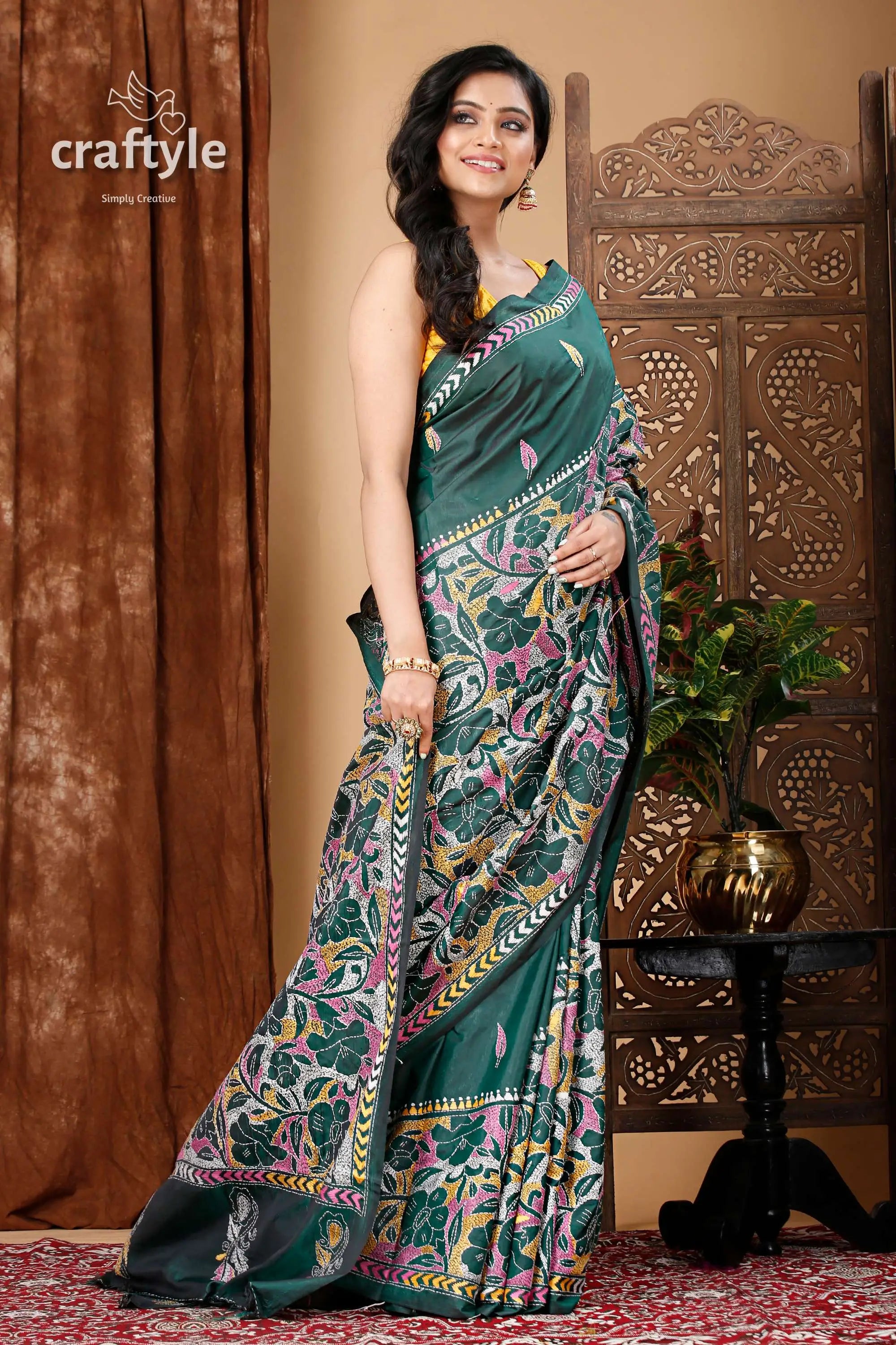 Bottle green floral kantha stitch saree - reverse woman green floral saree 4