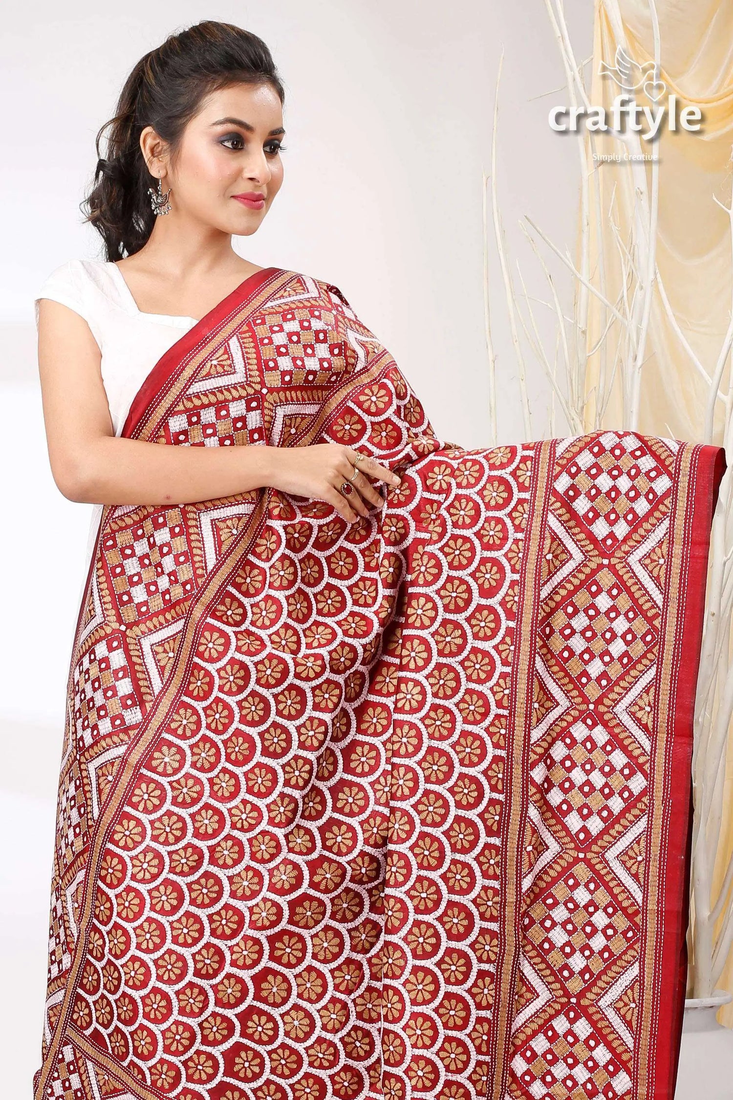 Claret maroon and white handcrafted kantha stitch pure silk dupatta maroon white patterned saree 2