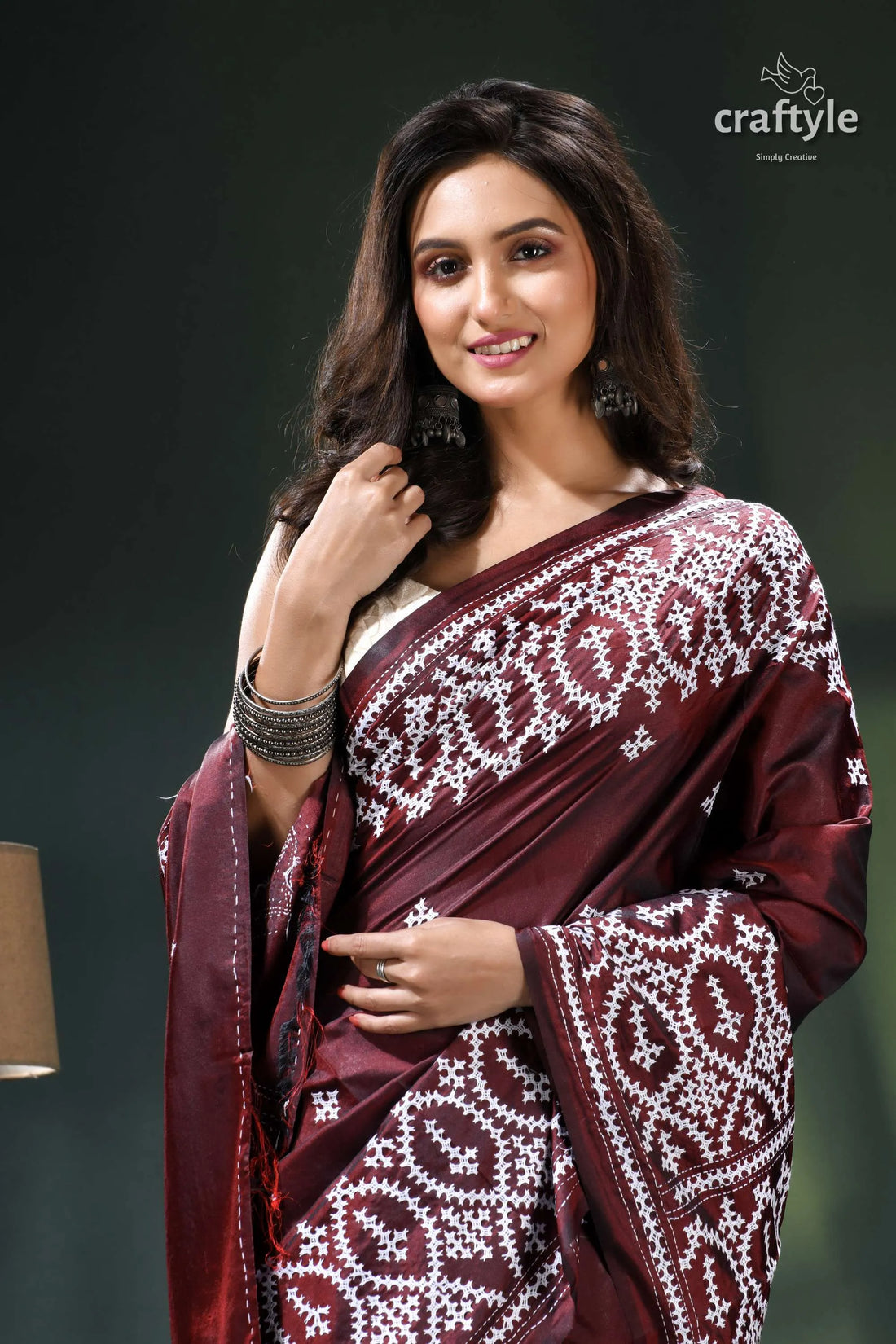Cocoa brown gujrati stitch ethnic silk sari with white embroidery maroon saree white bandhani design 2
