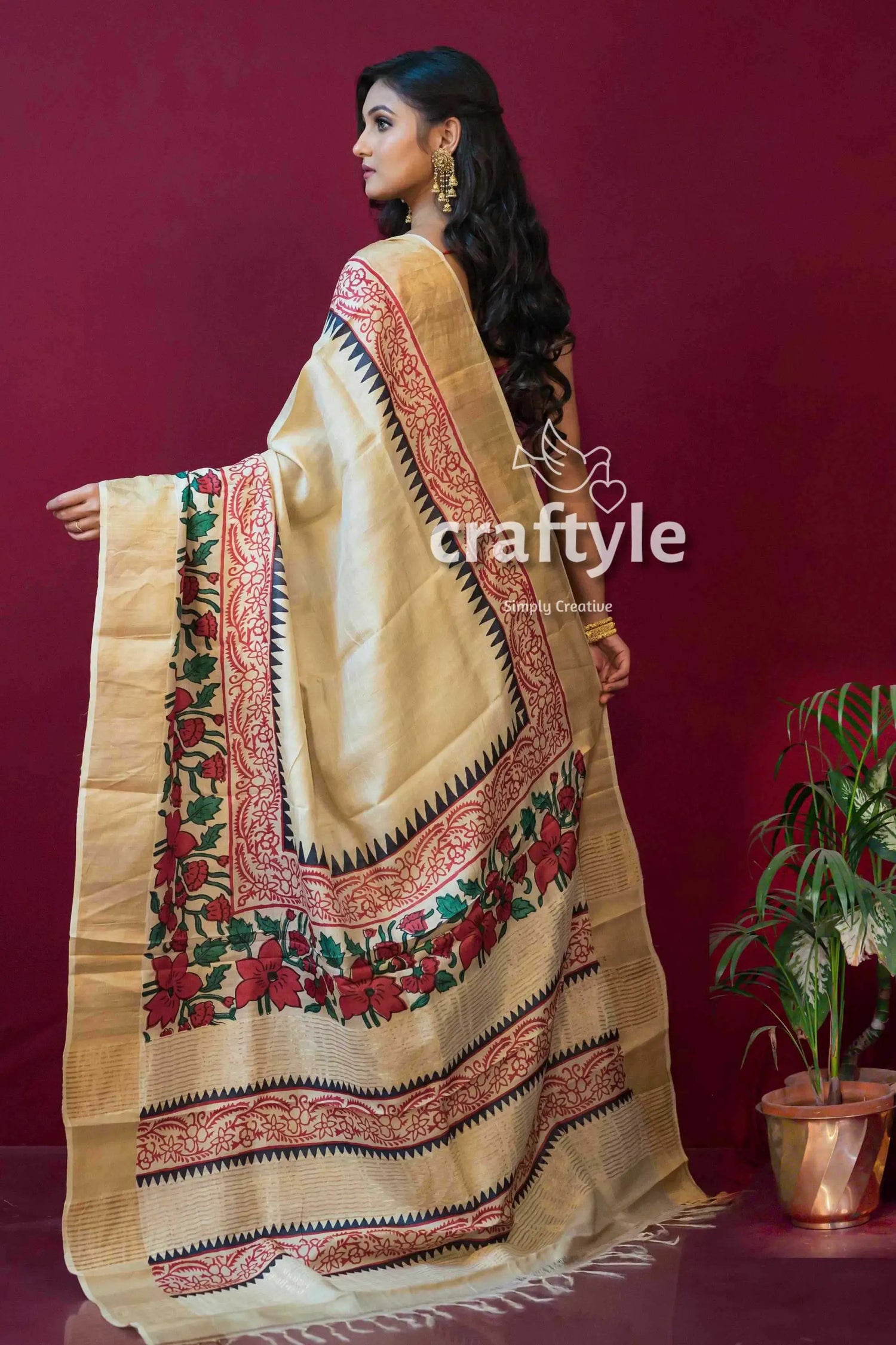 Cream white block printed zari pure tussar silk sarees with blouse piece beige saree floral geometric borders 4