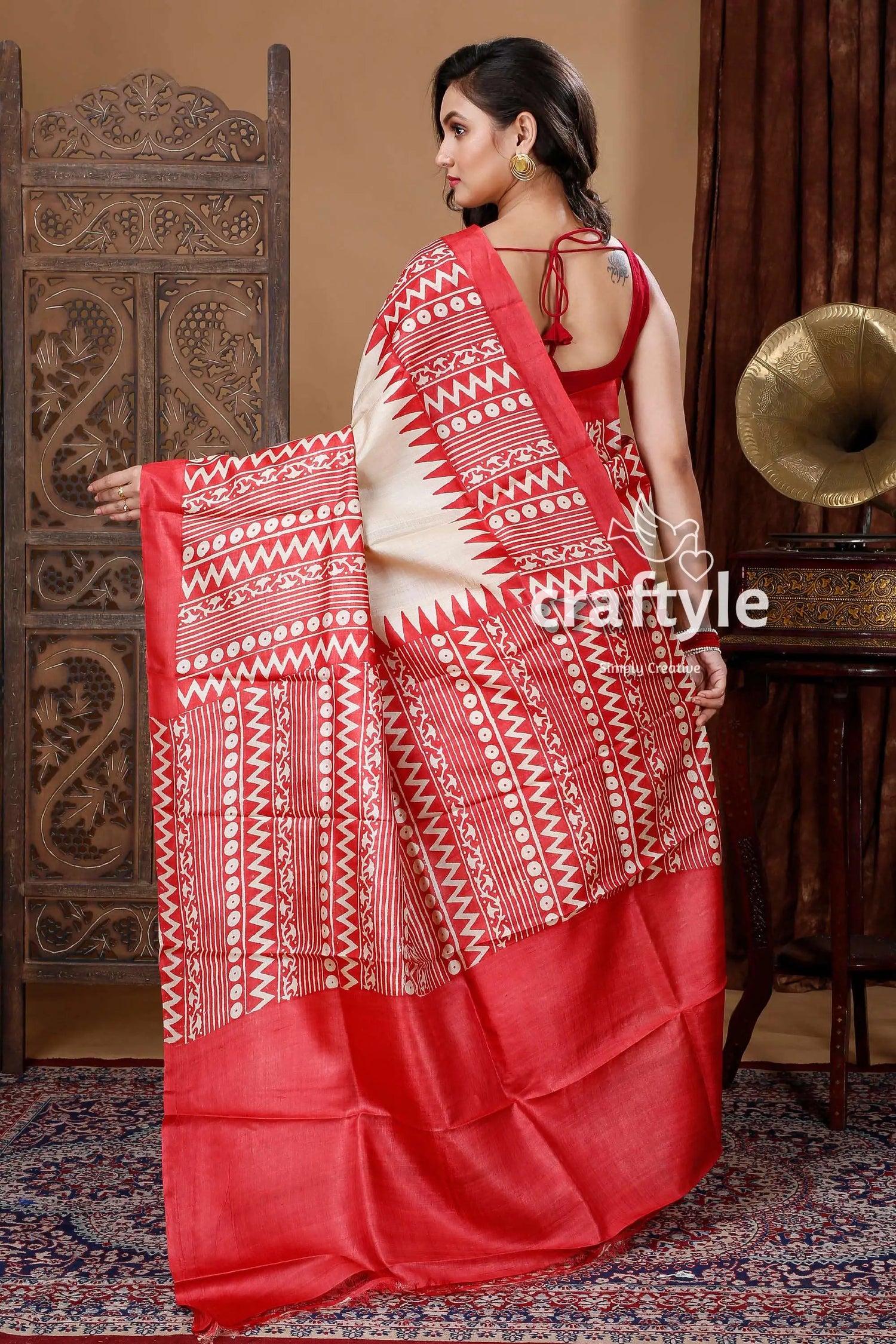 Cream white & red hand block pure tussar saree for women red white patterned saree 5