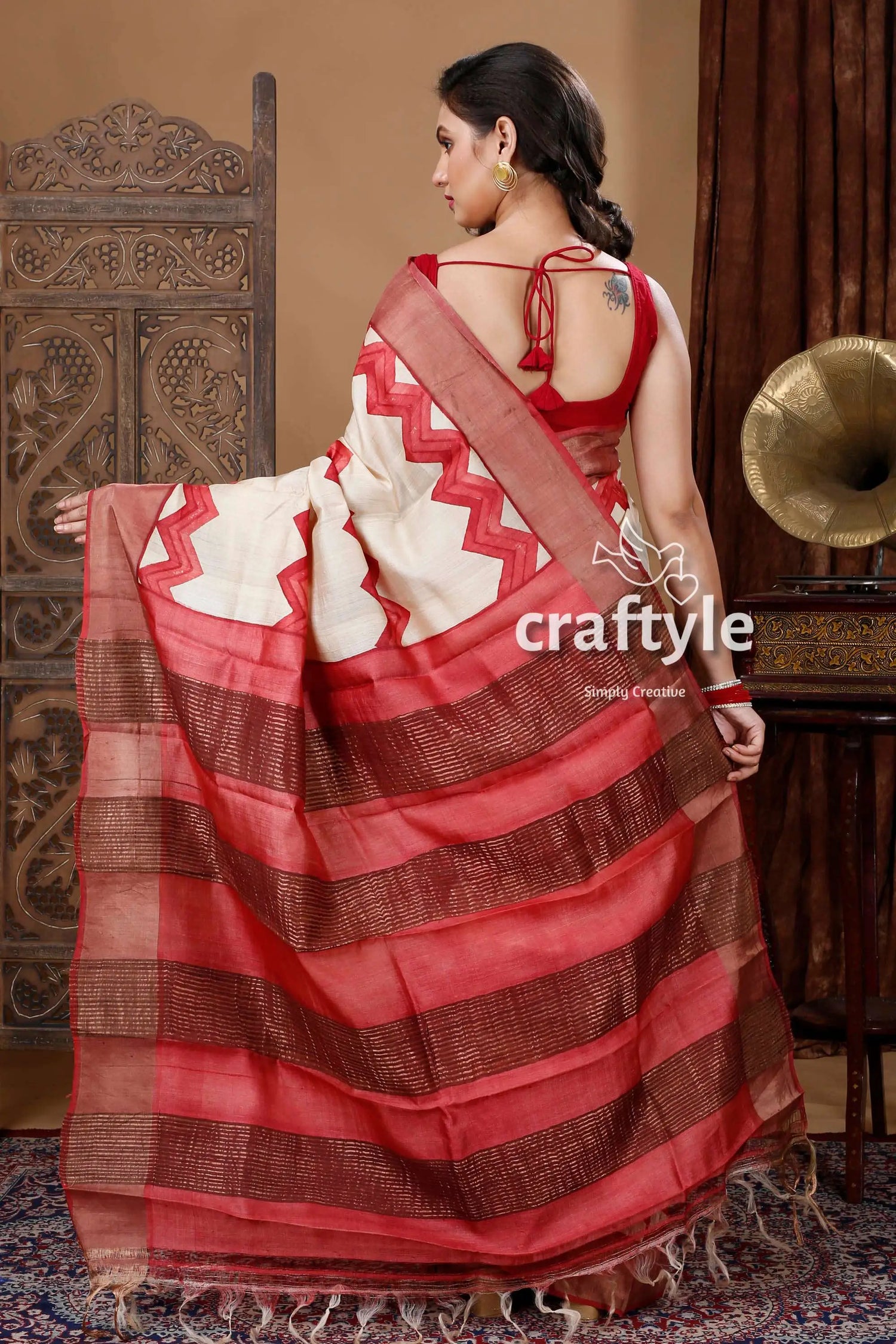Cream white zigzag design hand block zari pure tussar saree woman red white saree 4
