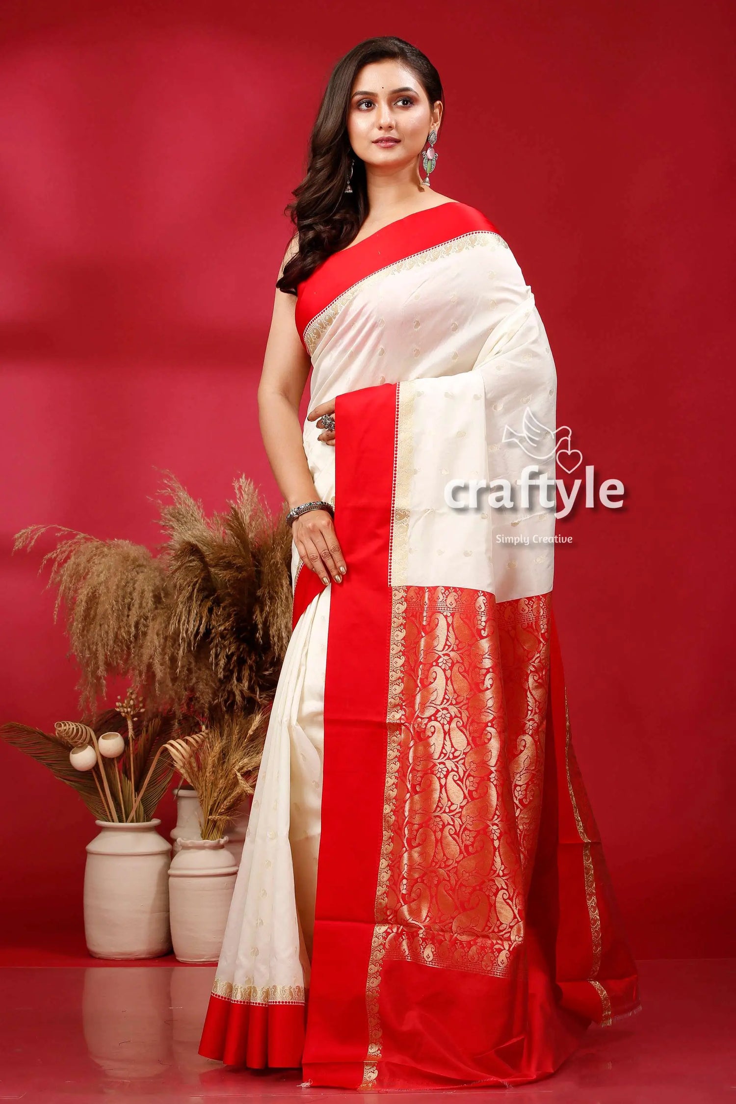Crimson red and white gorod silk saree with golden zari embellishment woman white red saree 3