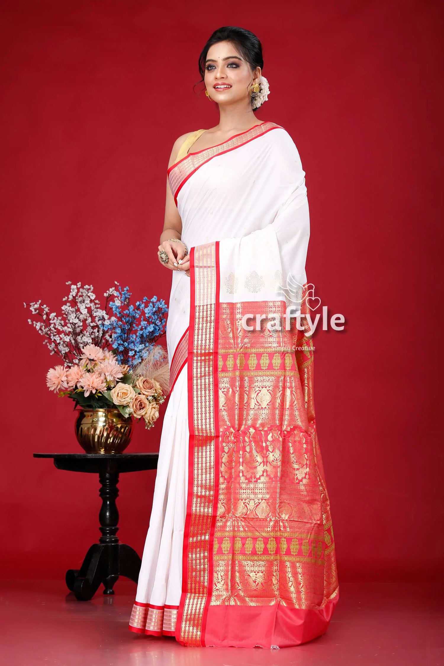 Daisy white and red zari border bomkai silk saree white saree red gold border 3