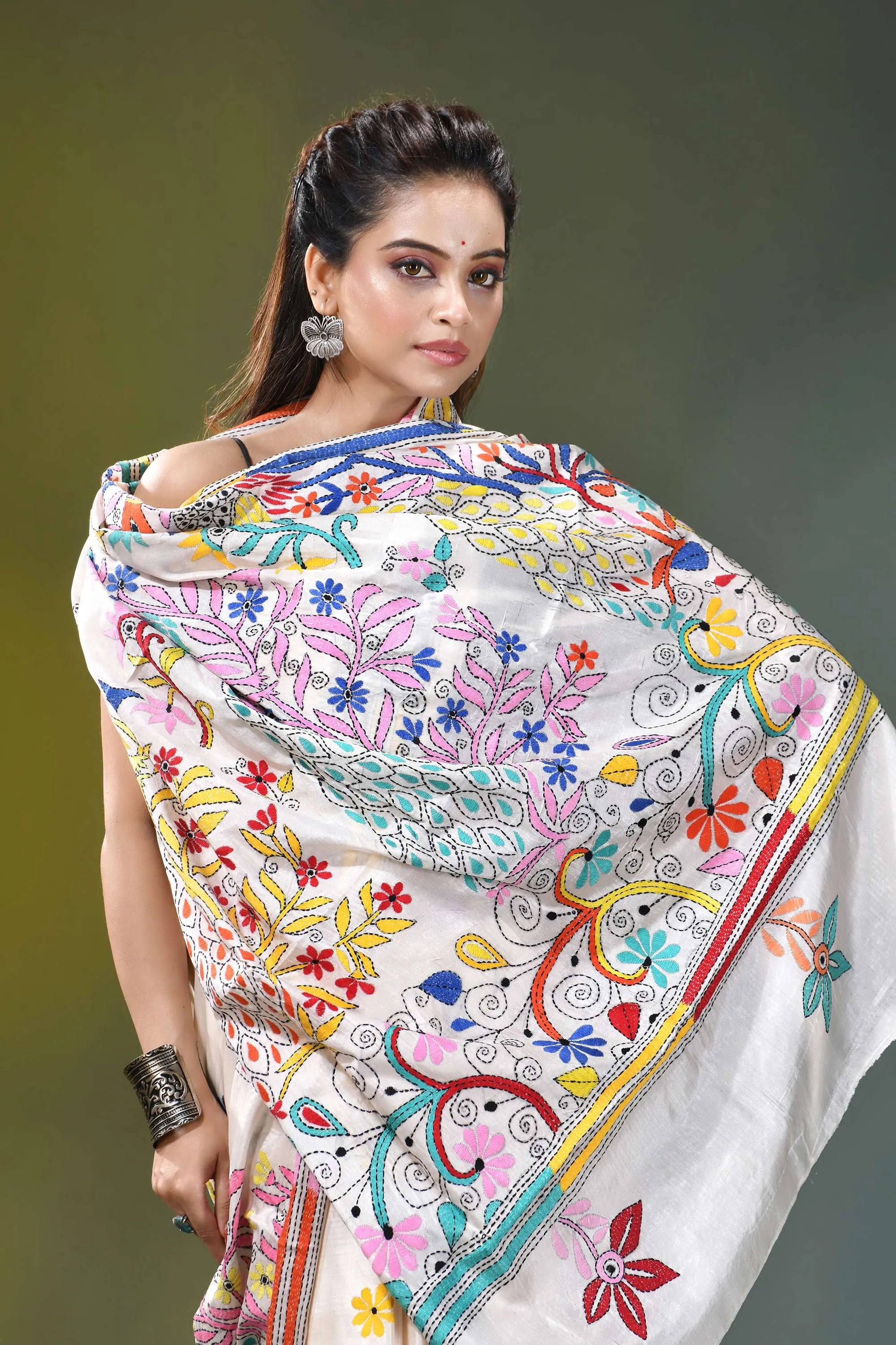 Daisy white artisanal peacock motif handcrafted silk kantha saree white fabric shawl adorned vibrant 2