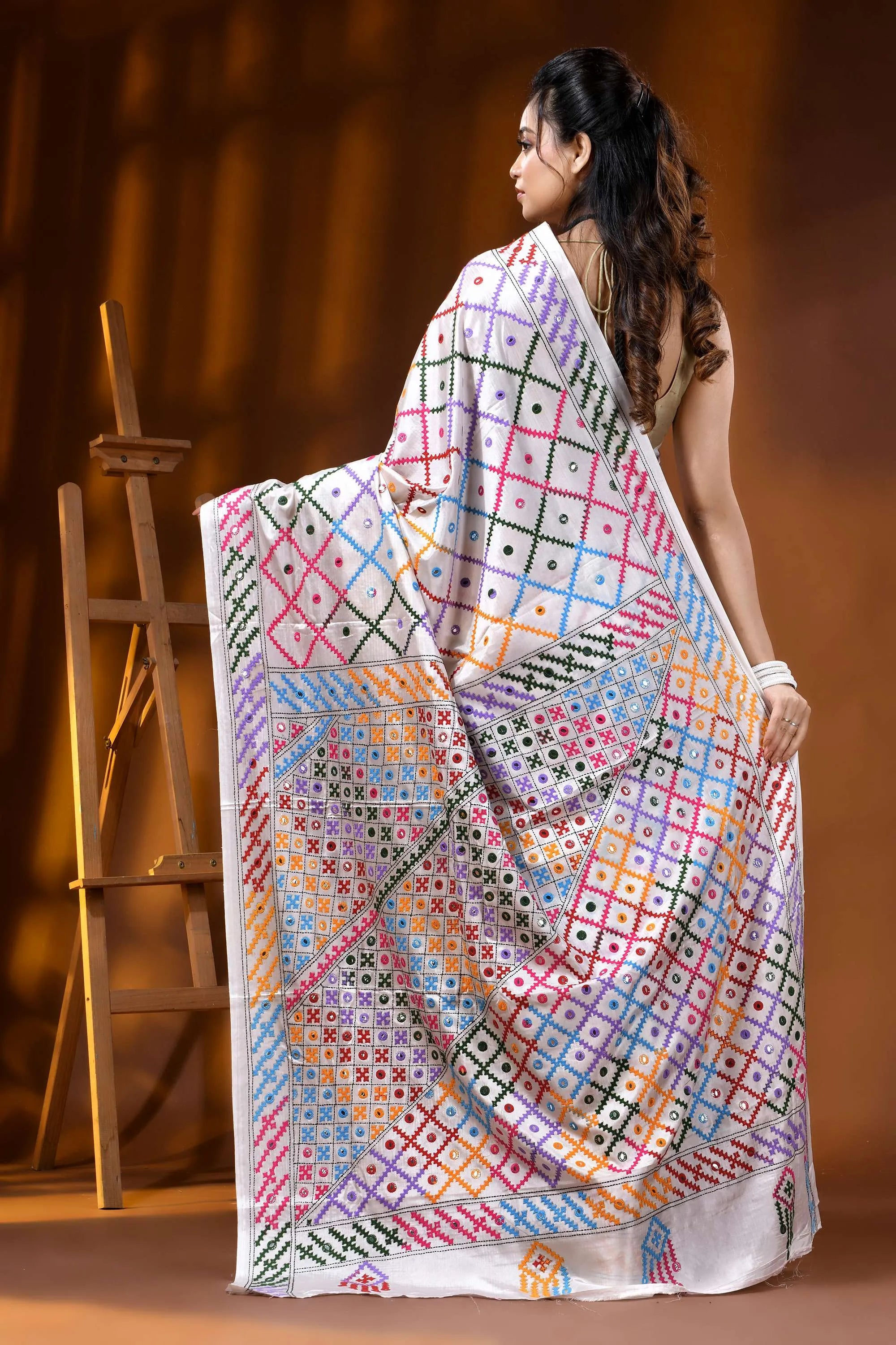 Daisy white silk gujarati stitch saree with exclusive mirror detailing 5