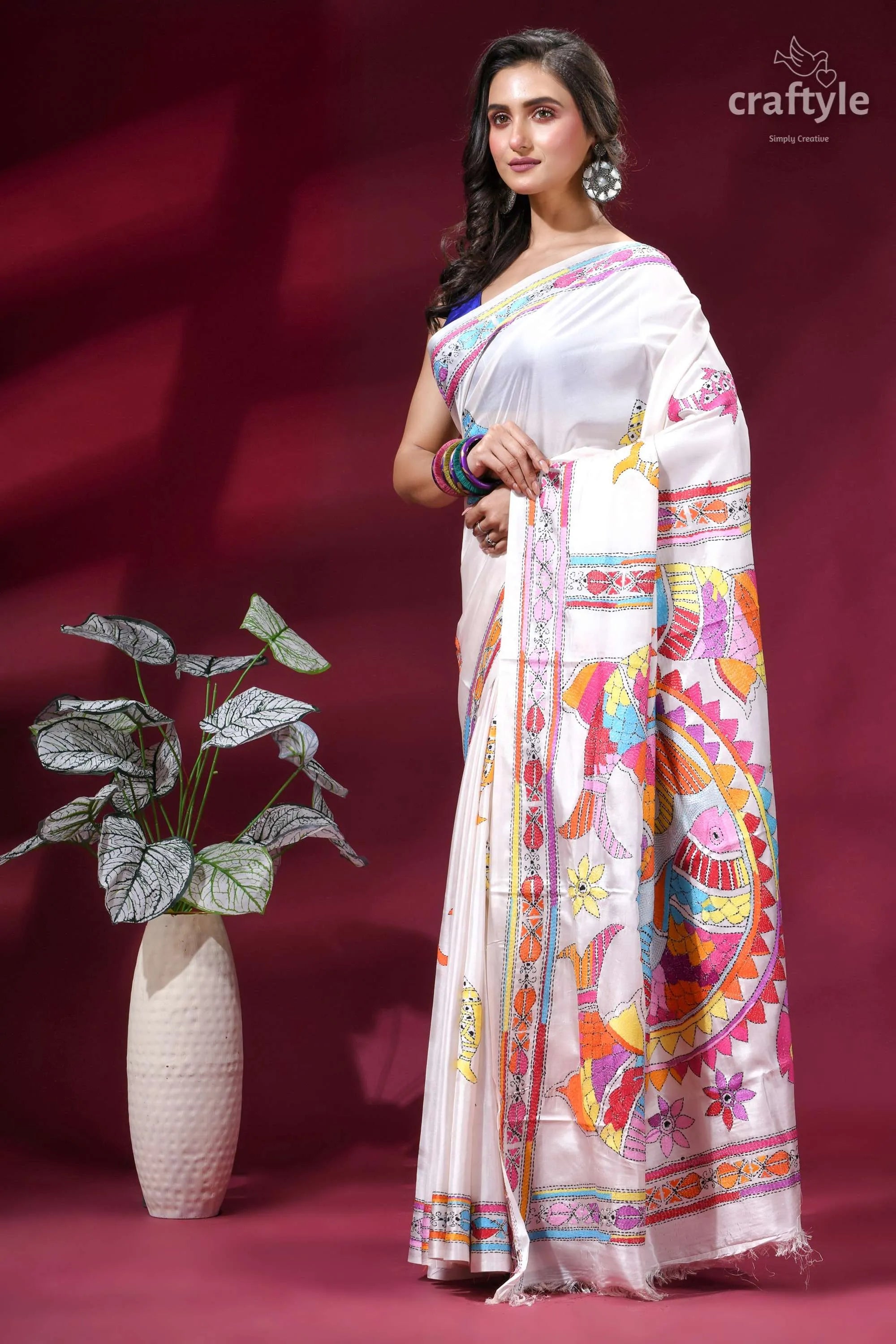 Daisy white silk kantha embroidery saree with artisanal fish motif white silk saree adorned vibrant 4