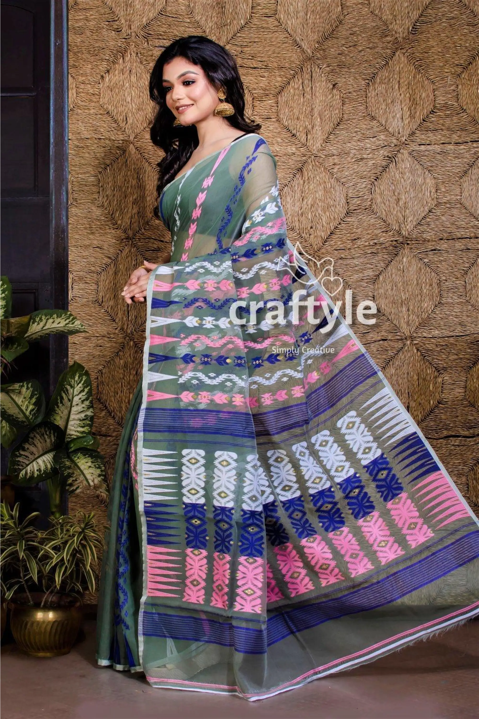 Dark moss green handloom jamdani saree green patterned saree 3