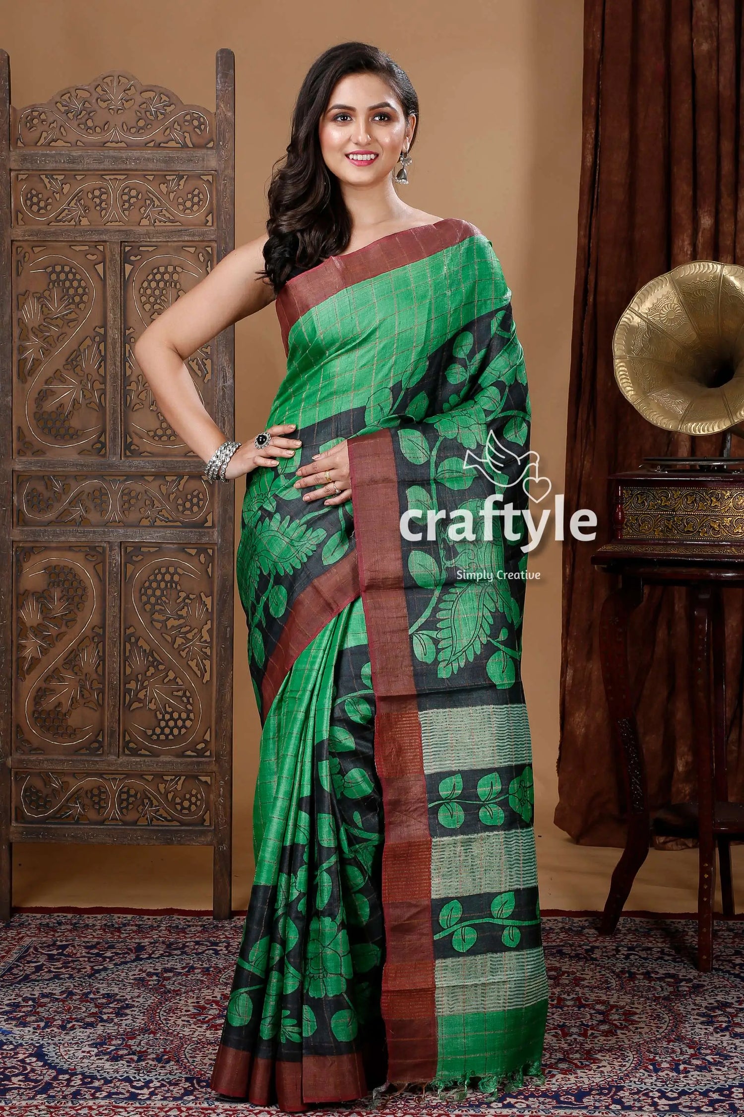 Dartmouth green & black handmade zari pure tussar kalamkari saree green black floral saree 1