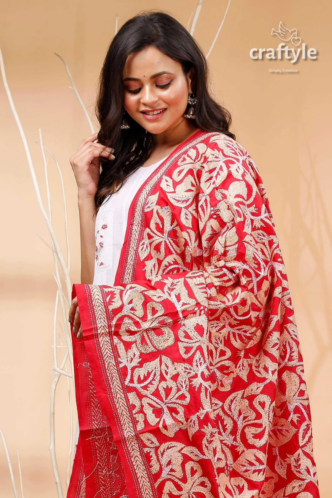 Debian red floral pure silk dupatta - elegant kantha shawl white patterned 2