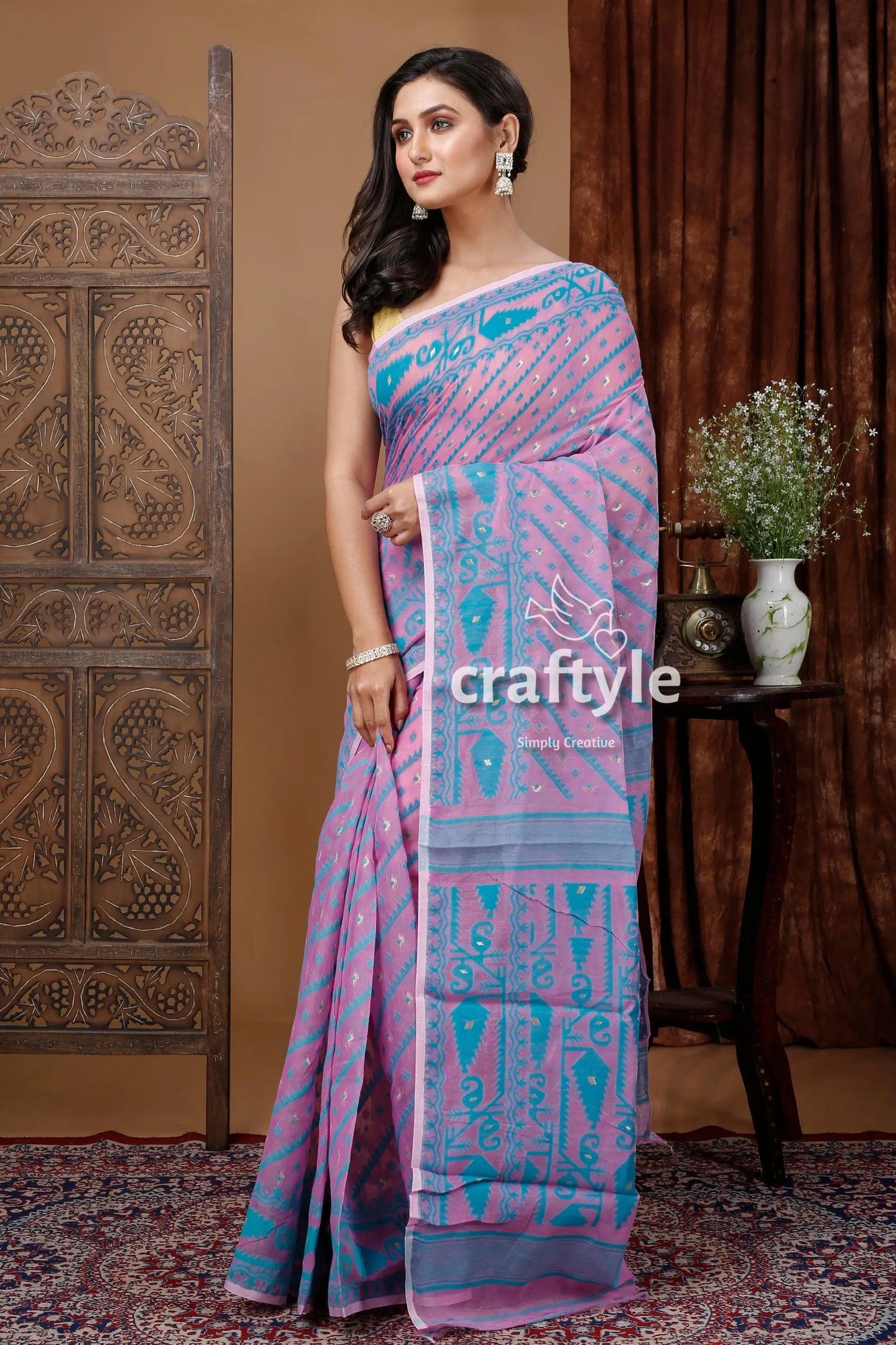 Dhakai jamdani saree in deep mauve green - soft elegant designer sari pink blue patterned saree 3
