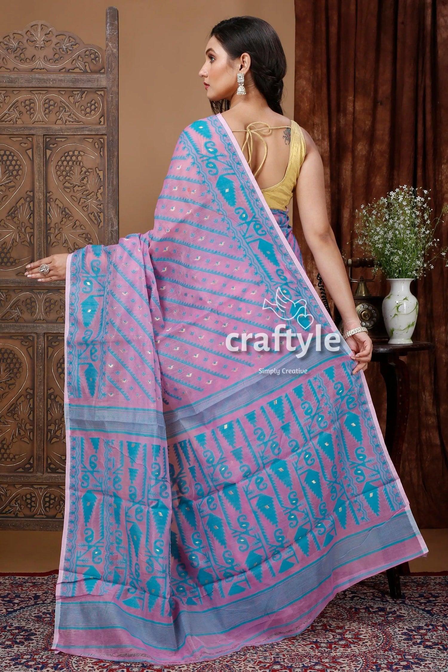 Dhakai jamdani saree in deep mauve green - soft elegant designer sari pink blue patterned saree 5