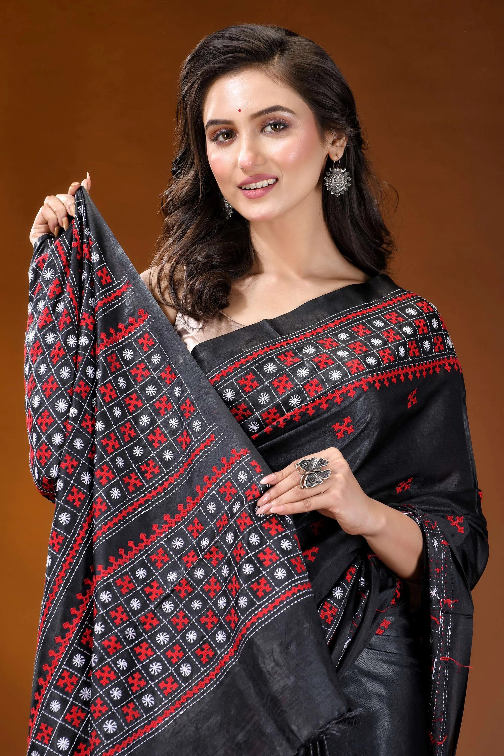 Ebony black ethnic motif silk gujrati stitch saree - hand embroidered black silk saree intricate red 2