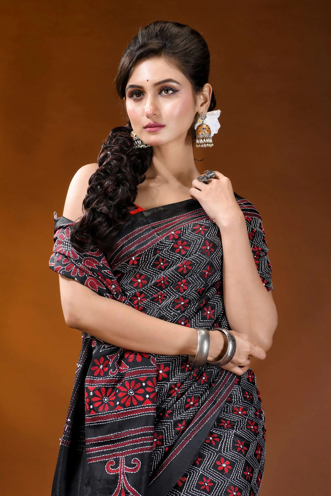 Ebony black red floral design handmade kantha embroidery silk saree black red patterned saree intricate 2