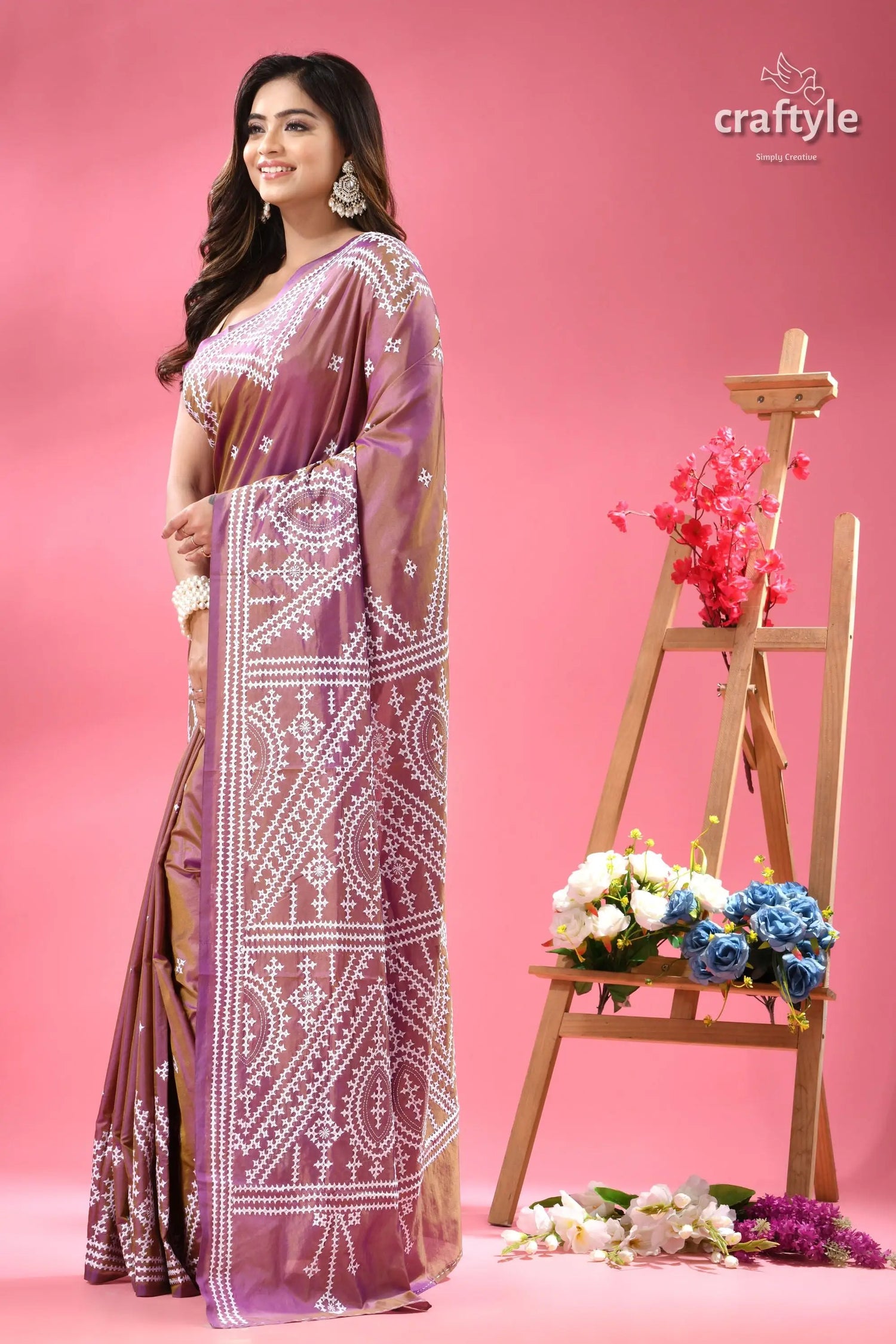 English lavender dual tone silk saree gujrati stitch woman models mulberry silk saree 3