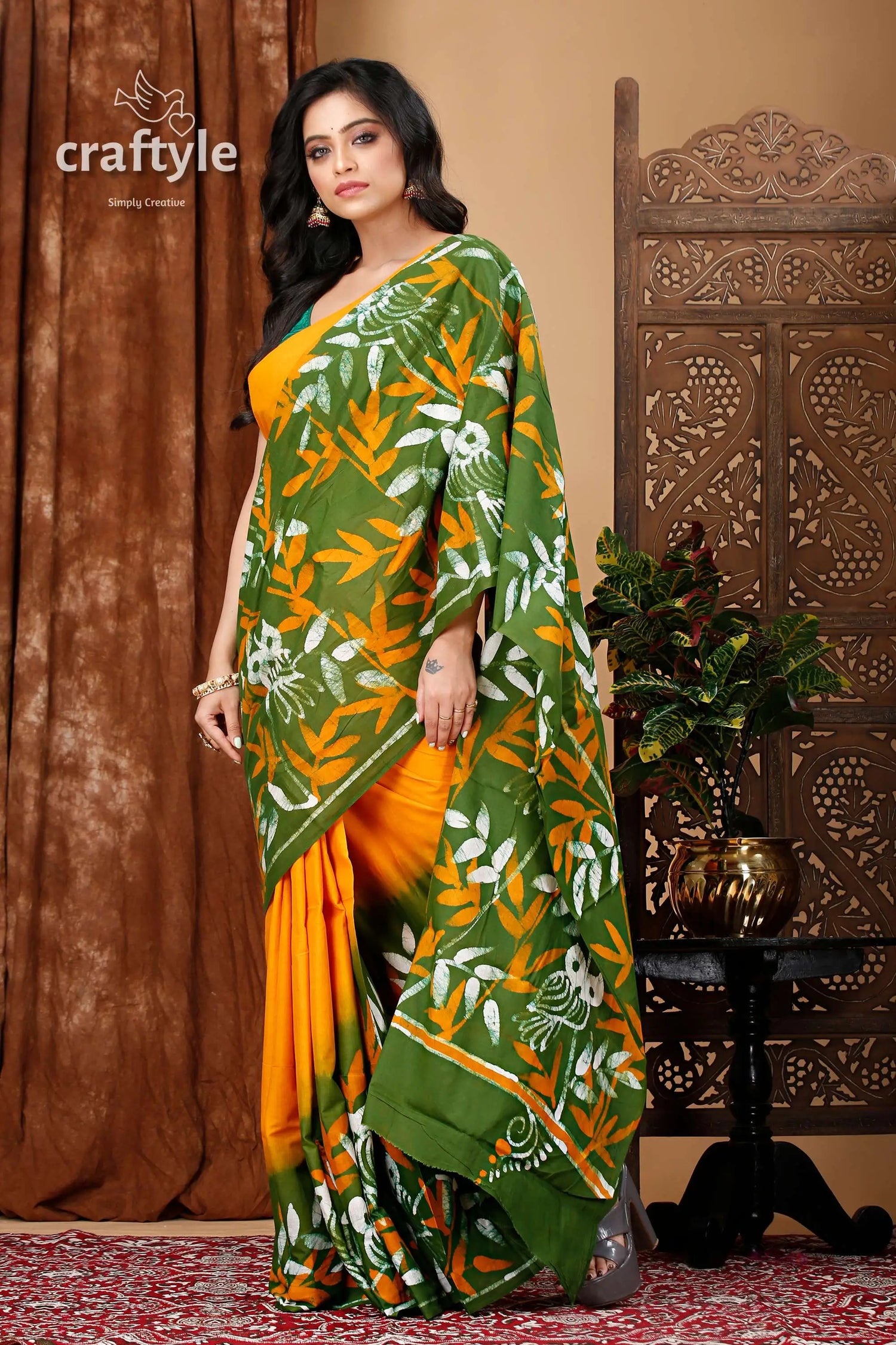 Floral design elegant handmade batik pure cotton saree woman green yellow patterned saree 4