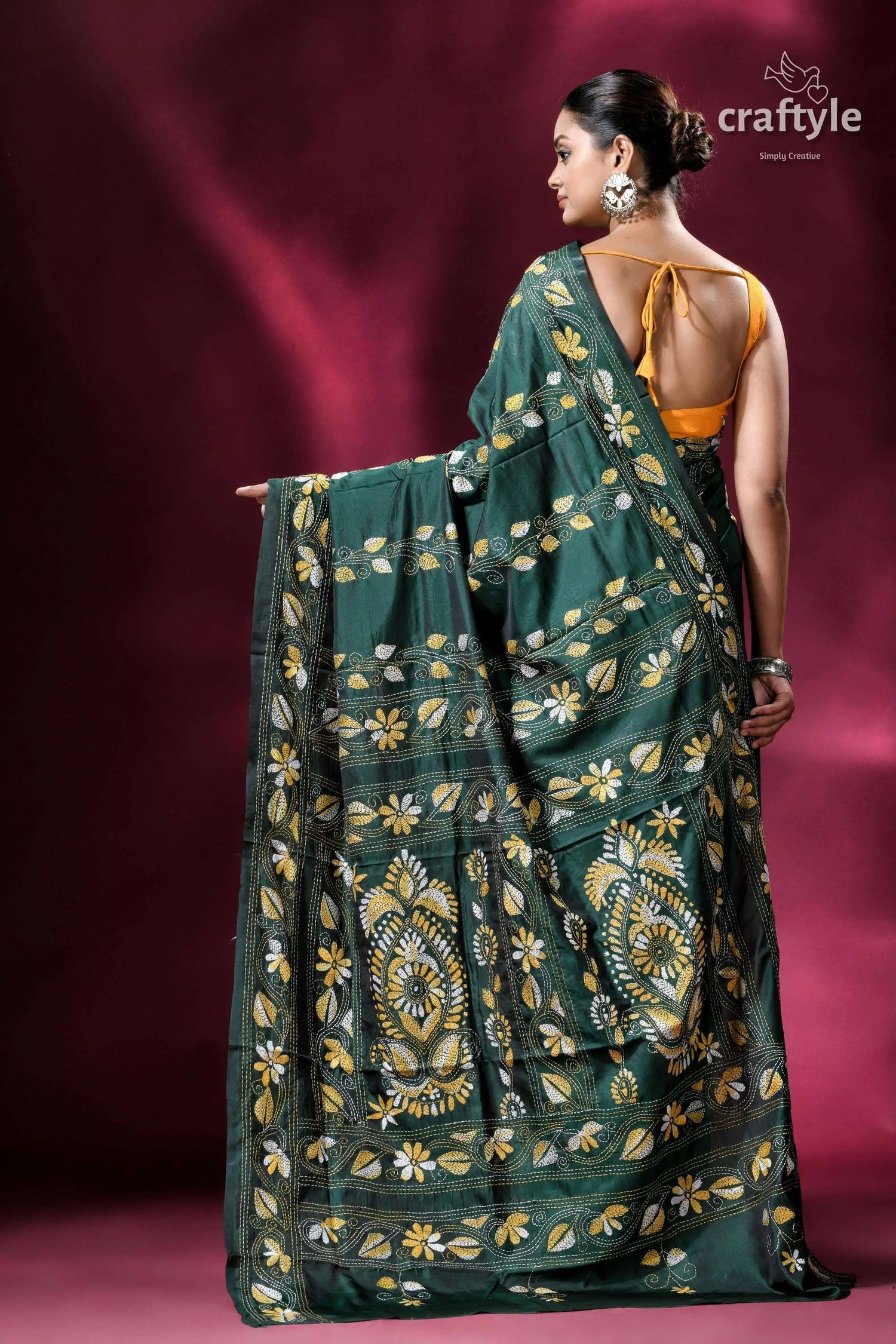 Floral motif bottle green silk kantha saree green floral patterned saree 4