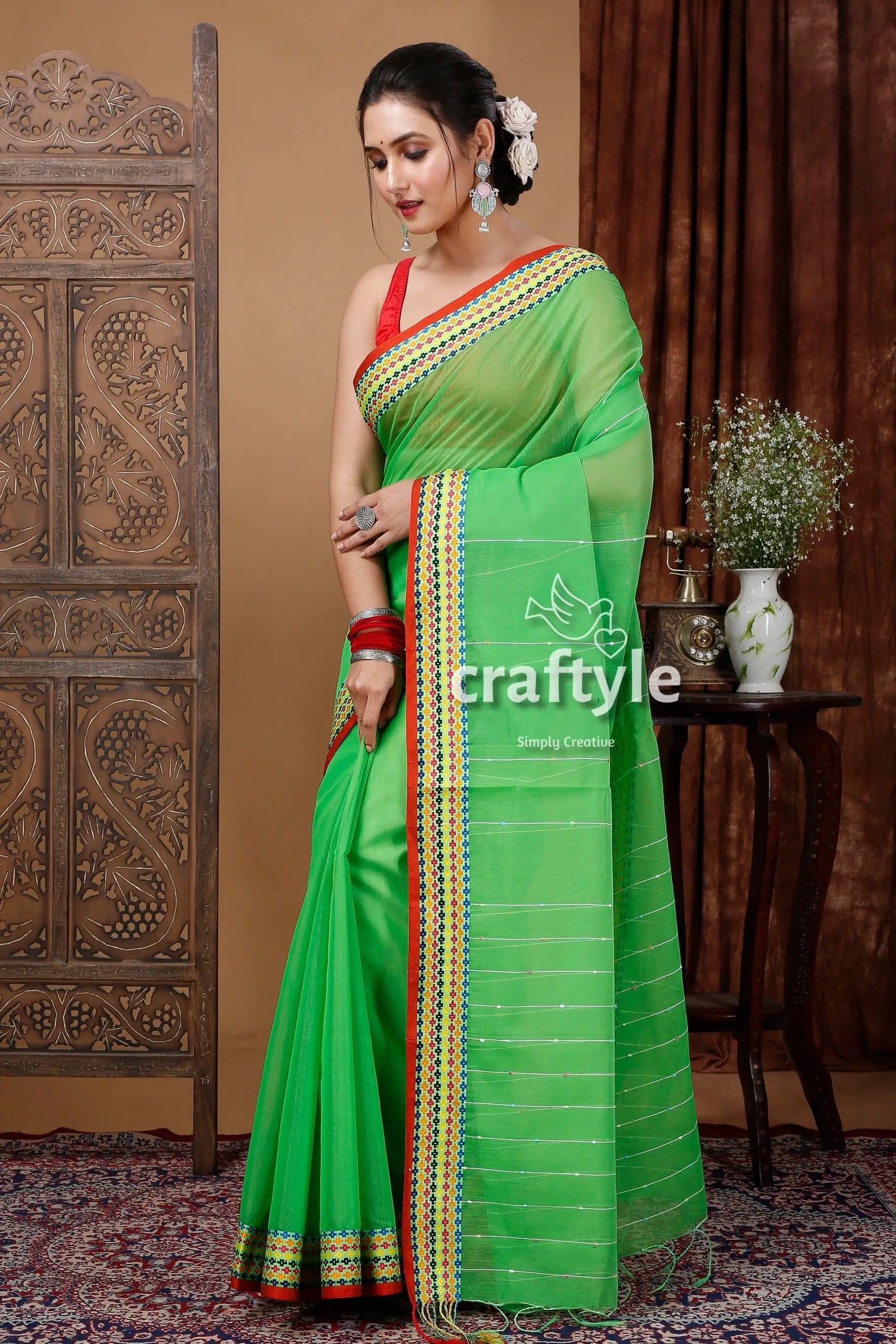 Fluorescent green woven border handloom cotton saree green saree decorative border 3