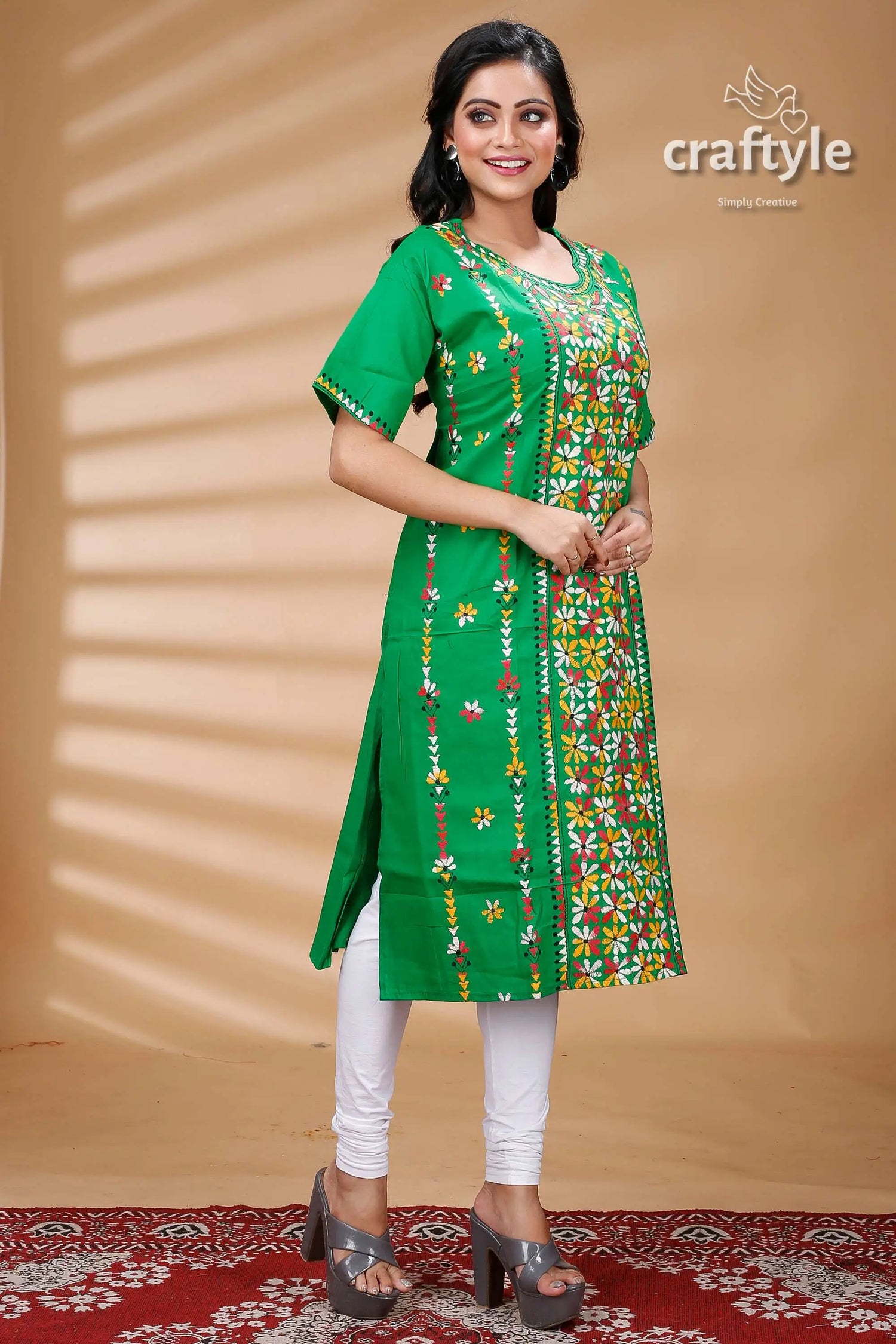 Forest green multithread cotton kantha kurti with short sleeves green floral-patterned kurta 3