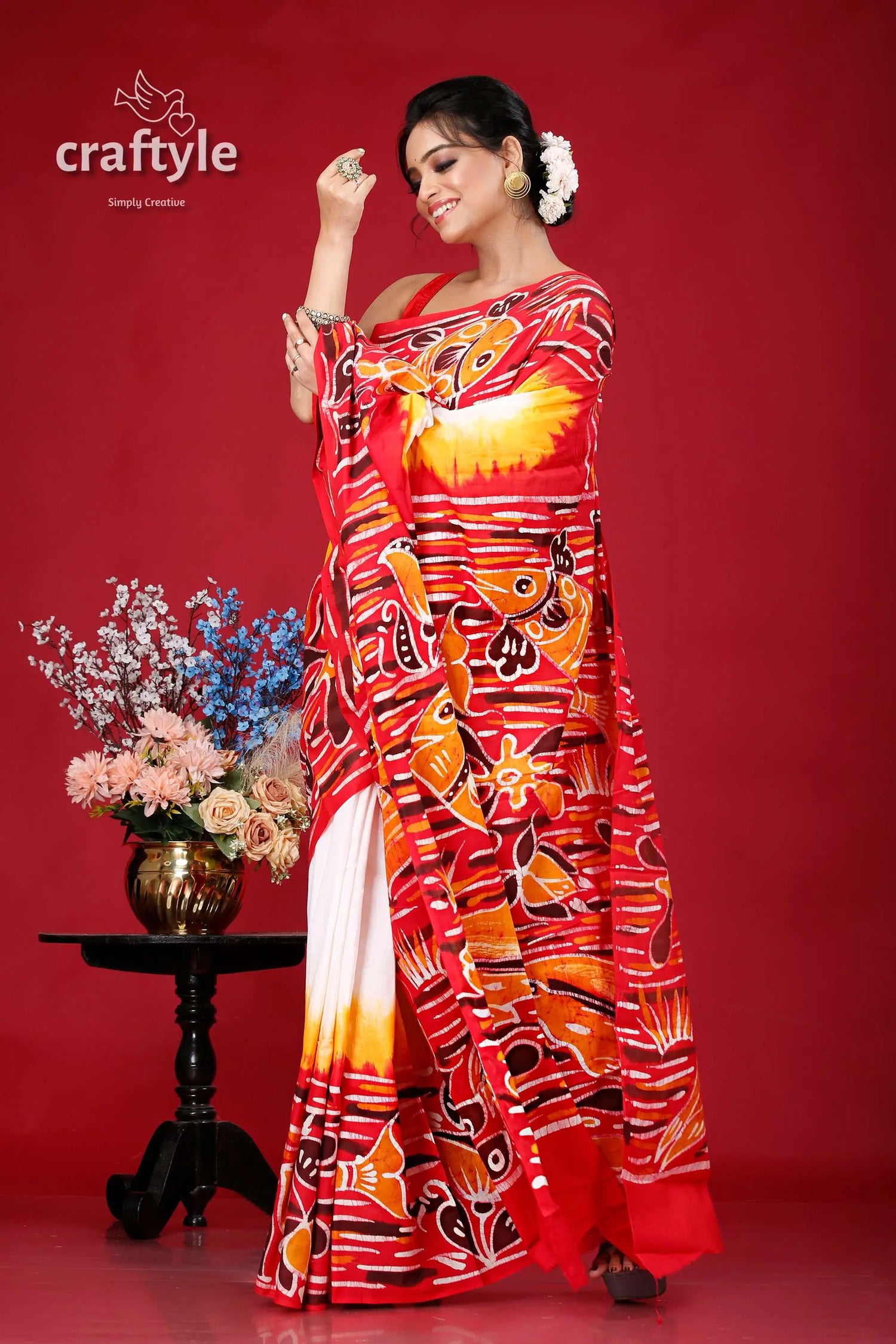 Hand batik pure cotton saree with fish motif - artistic indian ethnic wear red white patterned saree 4