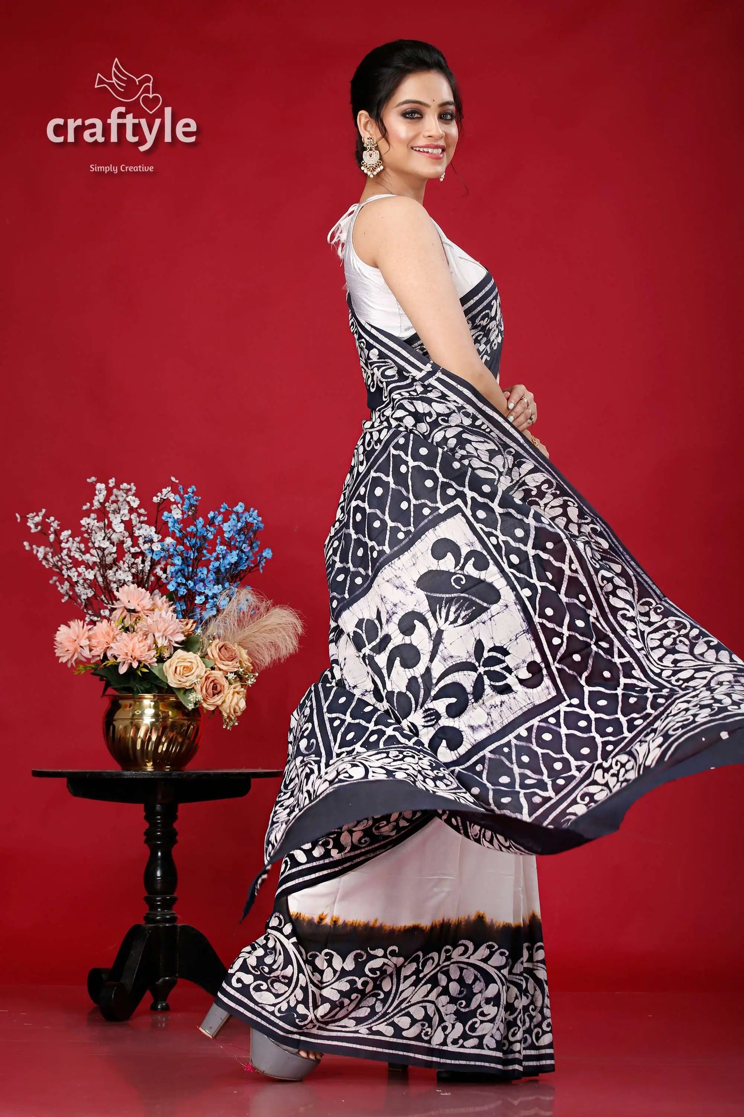 Hand-painted black and white batik cotton saree - pure elegant woman black white patterned saree 4
