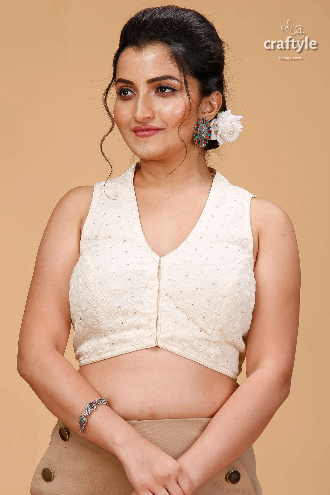 Handcrafted hakoba cotton blouse in off-white woman white embroidered sleeveless 1