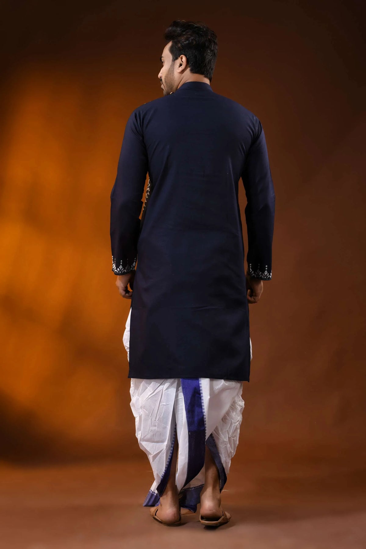 Handcrafted navy blue men’s cotton kantha kurta with white geometric design 5
