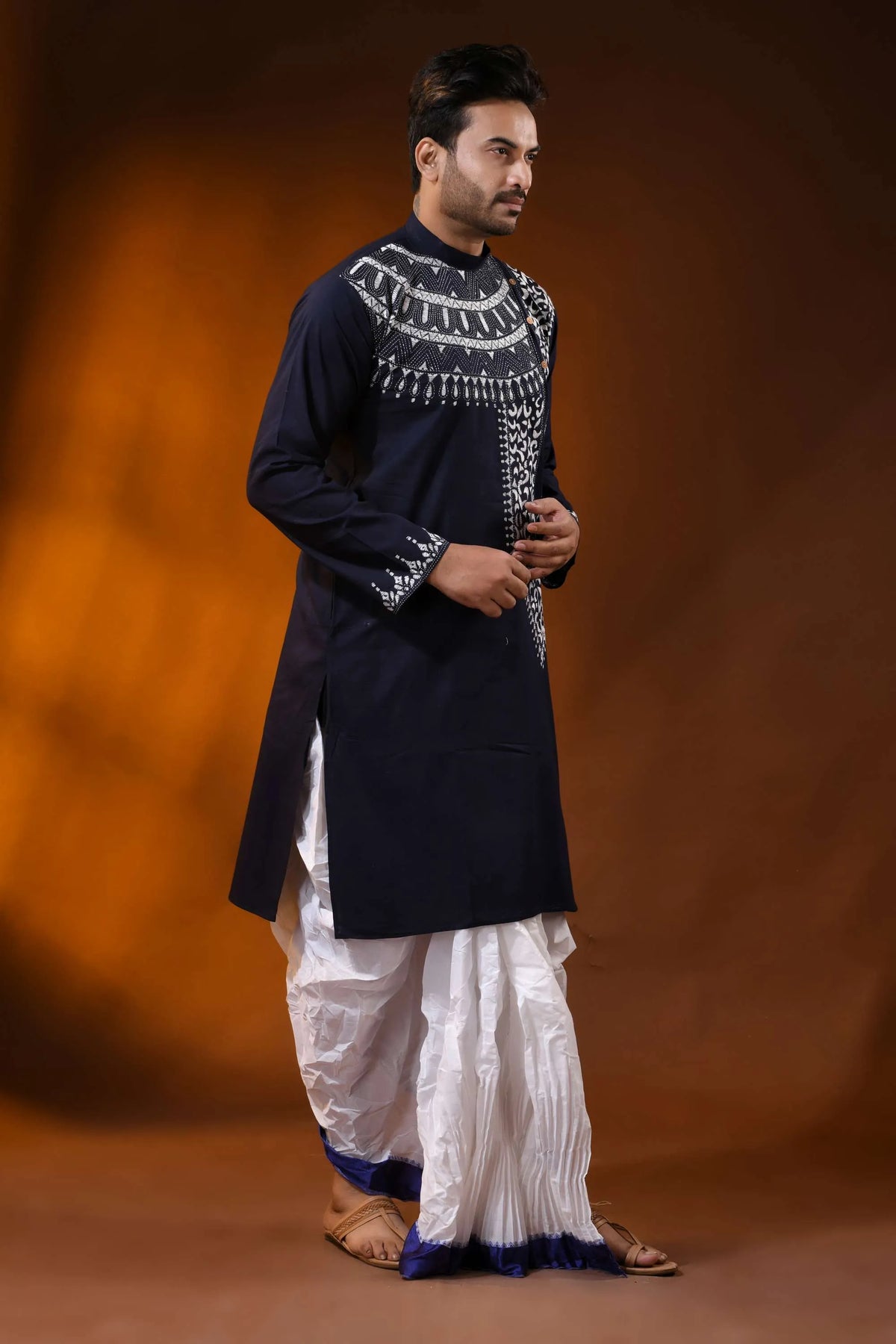 Handcrafted navy blue men’s cotton kantha kurta with white geometric design 2