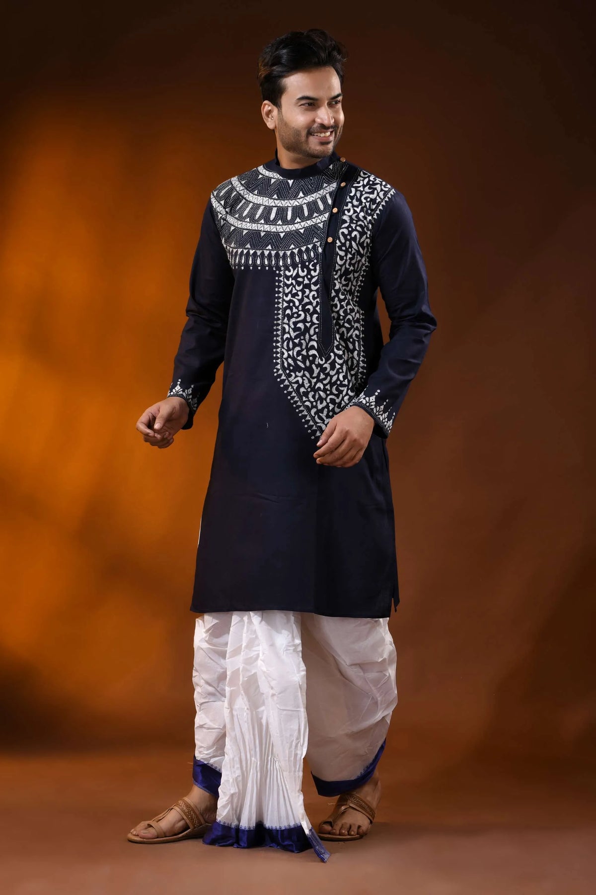 Handcrafted navy blue men’s cotton kantha kurta with white geometric design 3