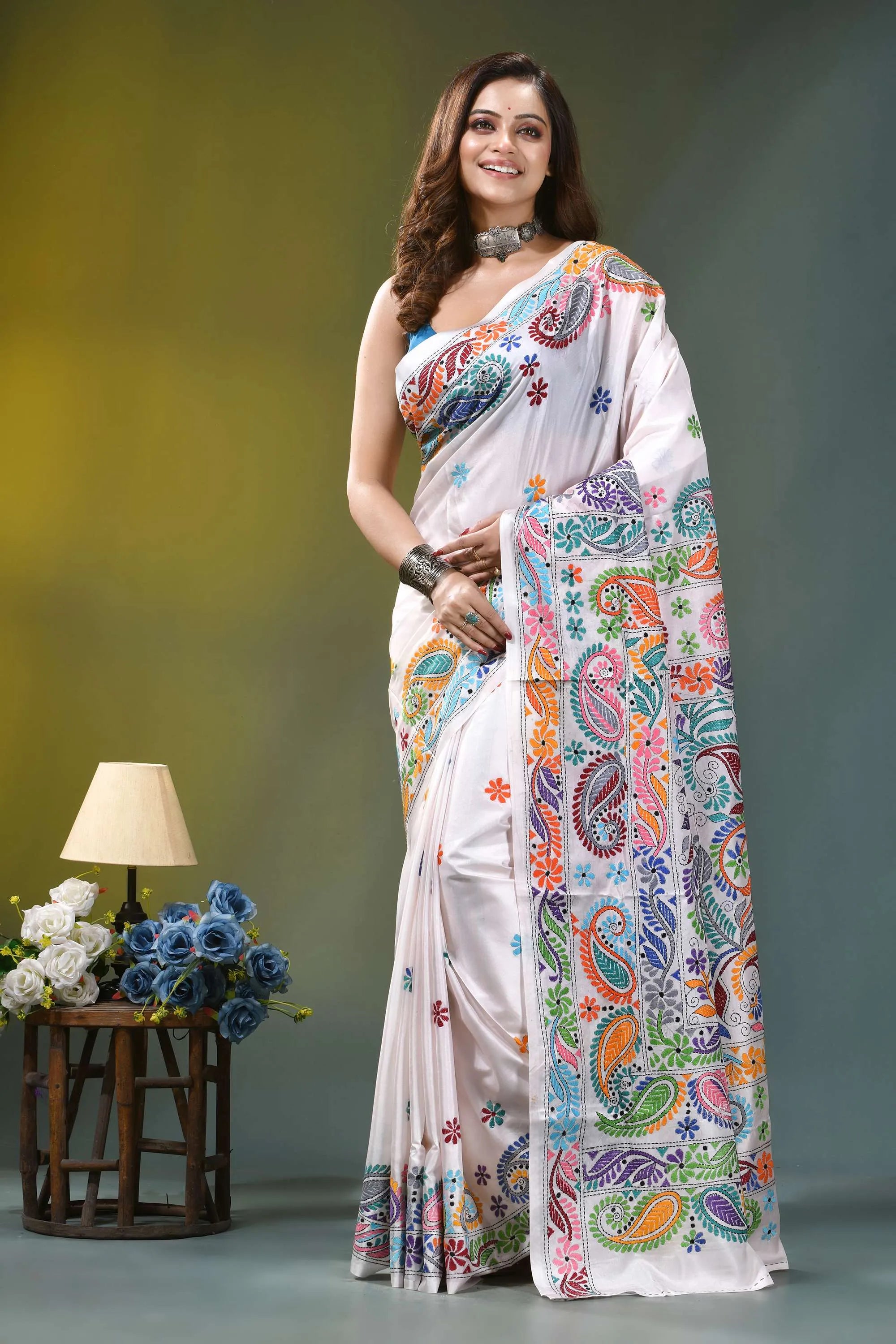 Ivory white multi-thread paisley design handmade silk kantha saree white silk saree adorned vibrant 6