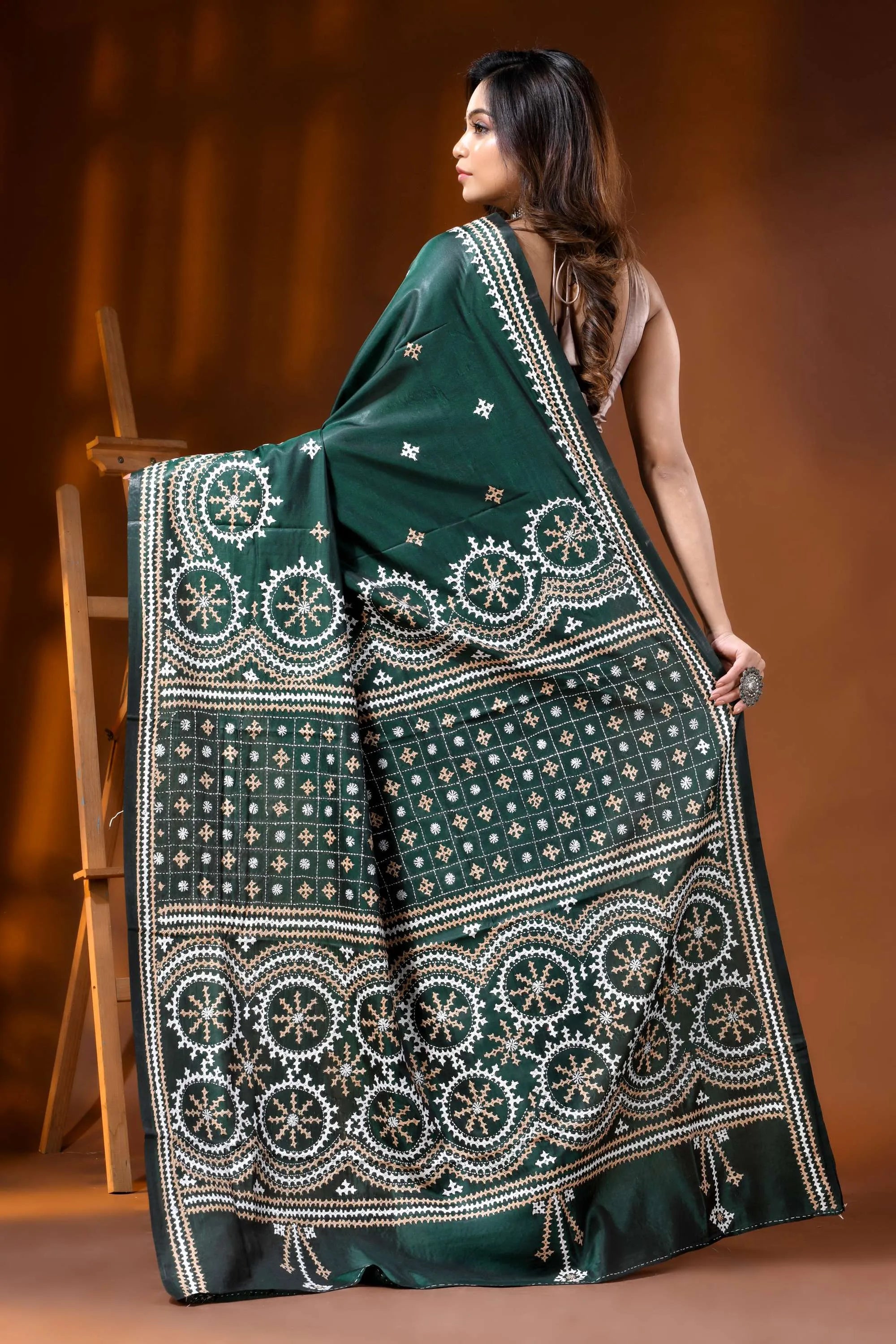 Jungle green ethnic silk gujarati stitch saree - hand embroidered 5