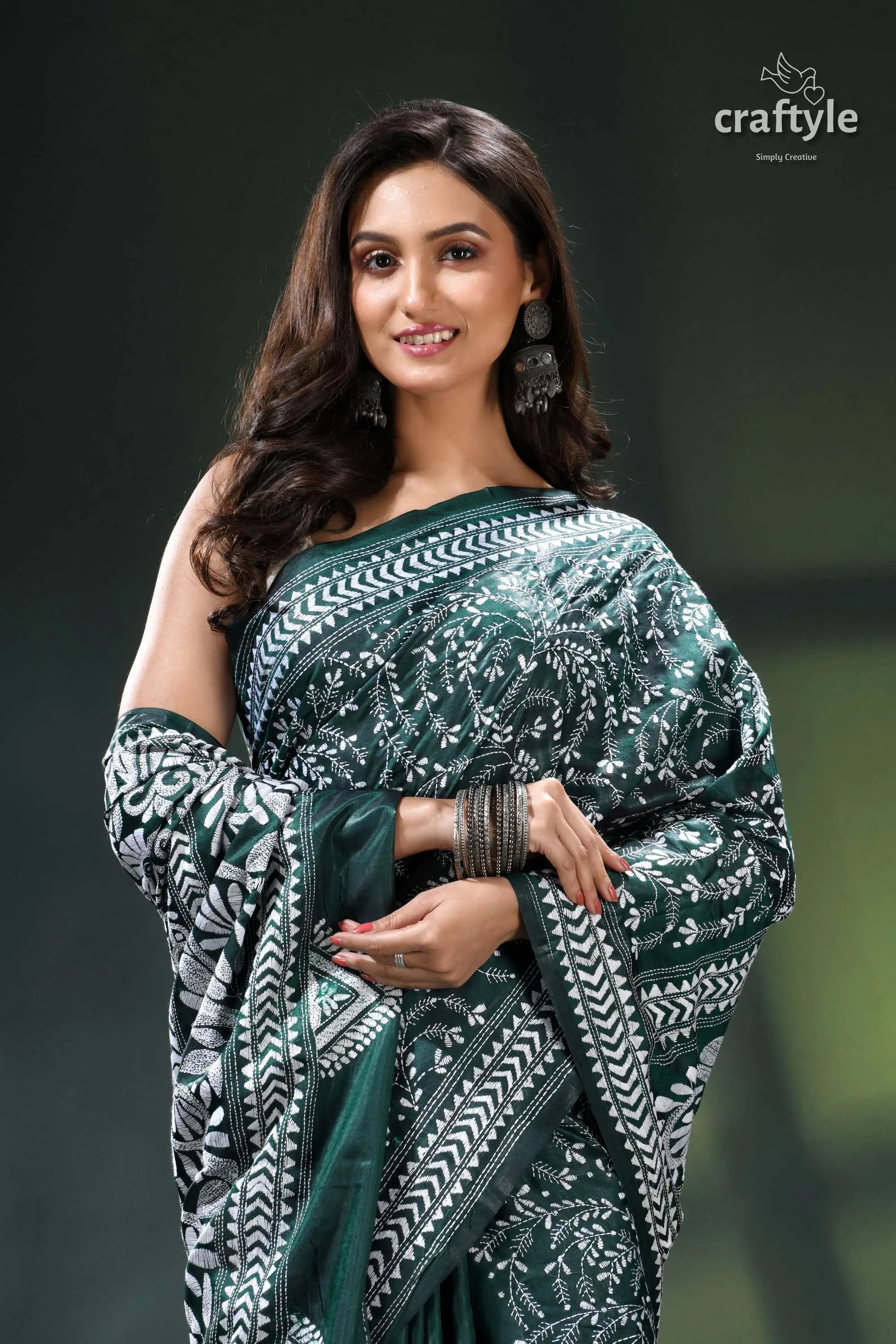 Jungle green flowery pattern authentic silk kantha stitch saree green white saree intricate patterns 2