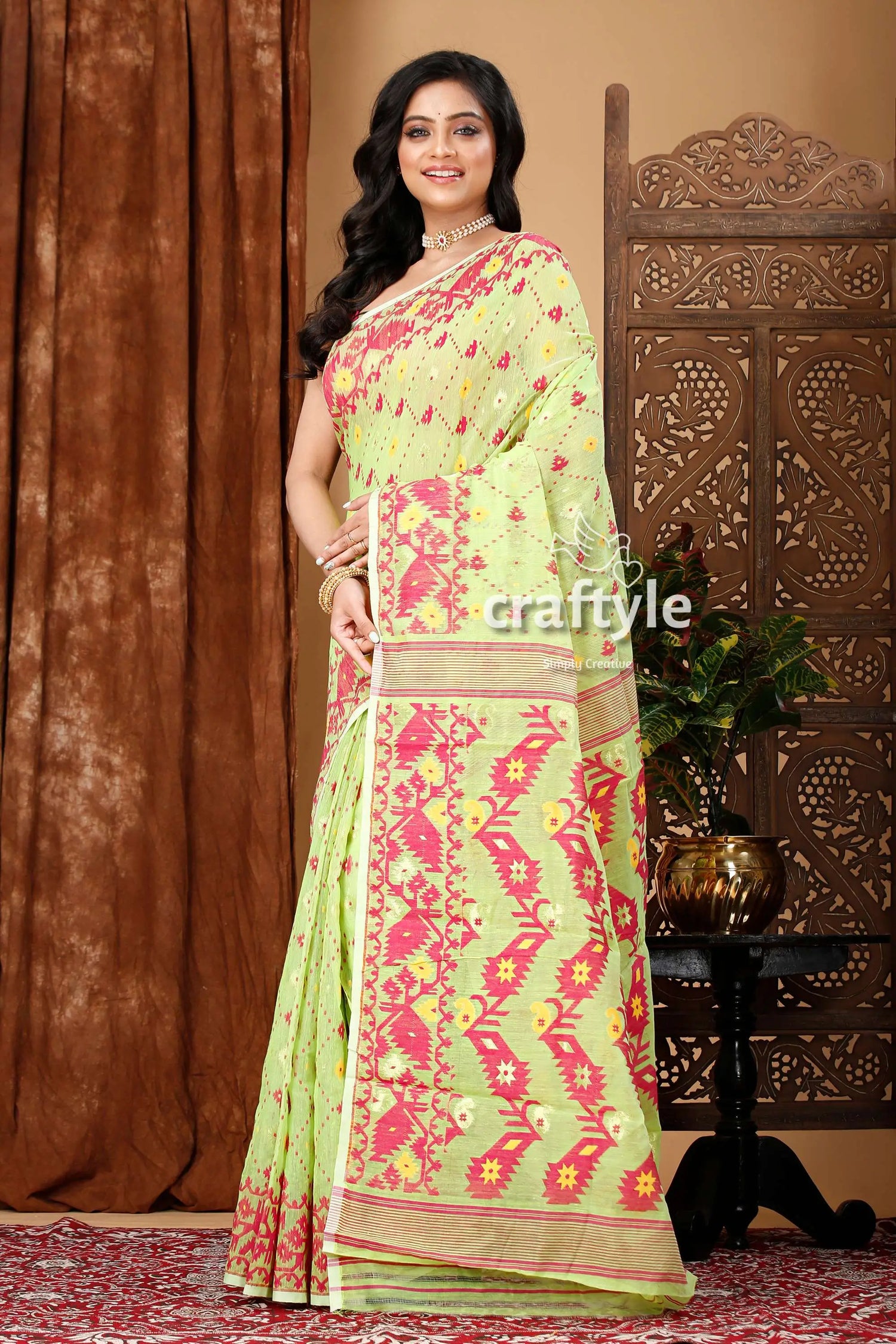 Light green-magenta graceful jamdani saree woman light green saree red 3