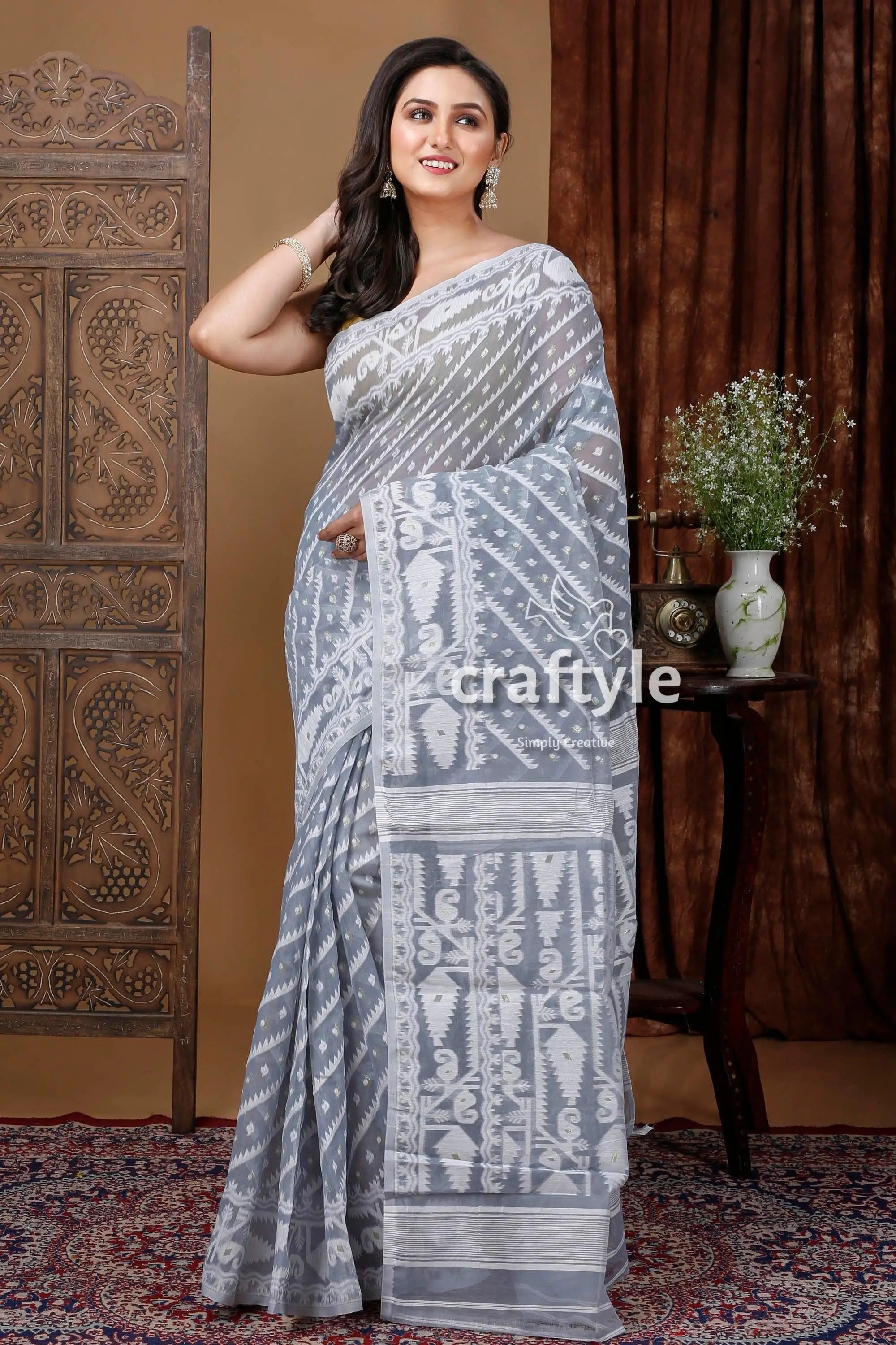 Light tower grey white bengal handloom jamdani saree gray white patterned saree 3