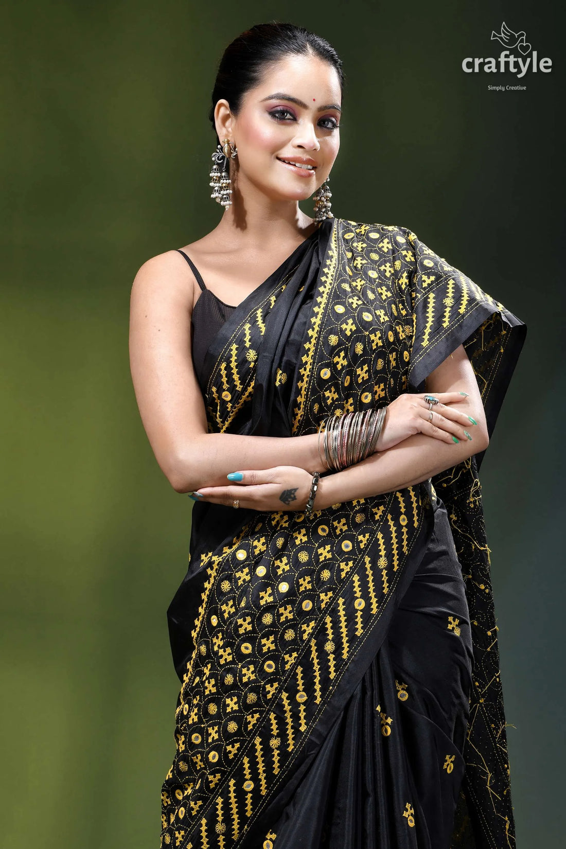 Mirror detailing black silk saree with yellow thread gujrati stitch black saree intricate gold embroidery 2