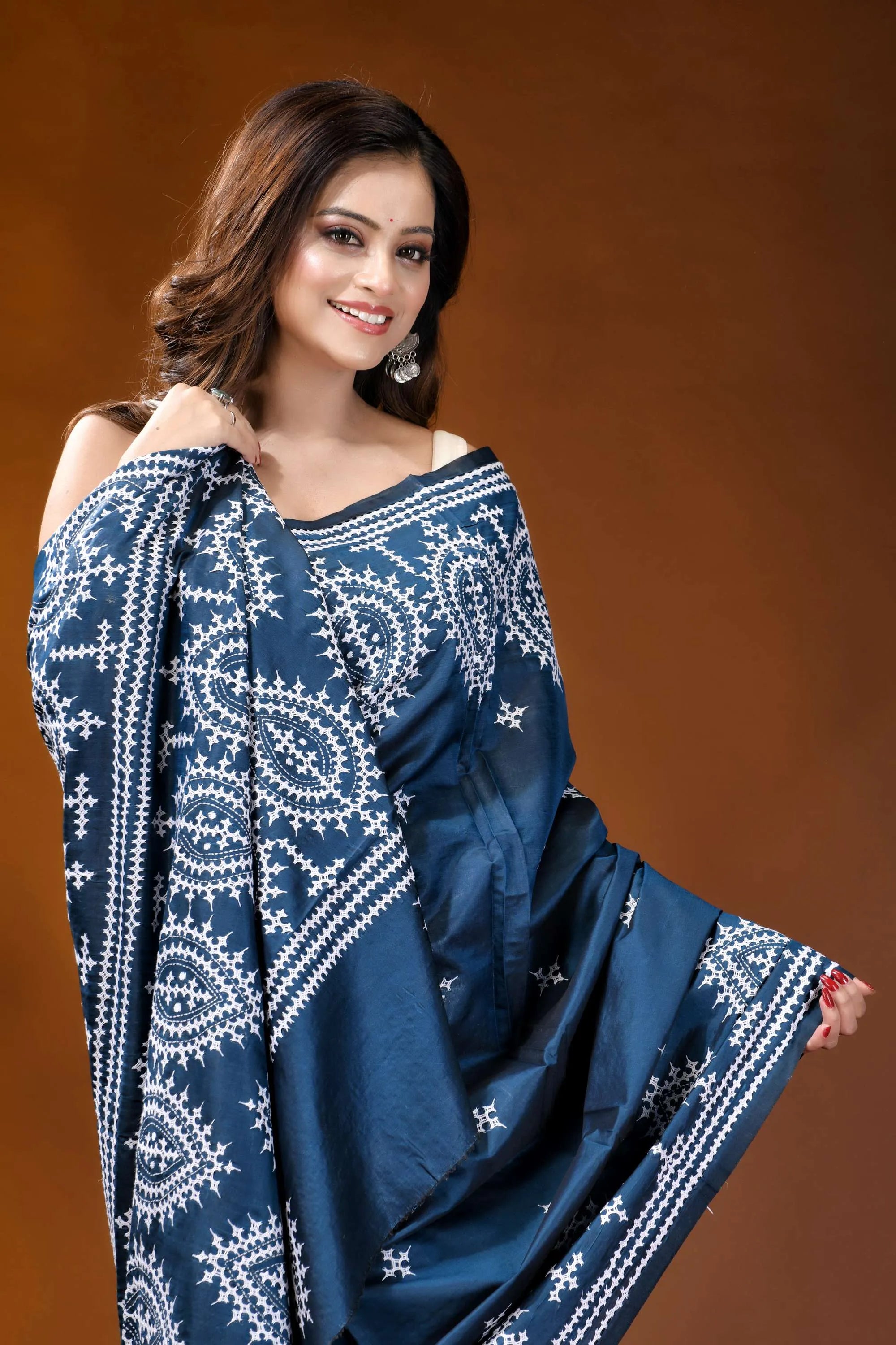 Navy blue paisley motif handmade kutch embroidery silk saree navy blue saree intricate white 2