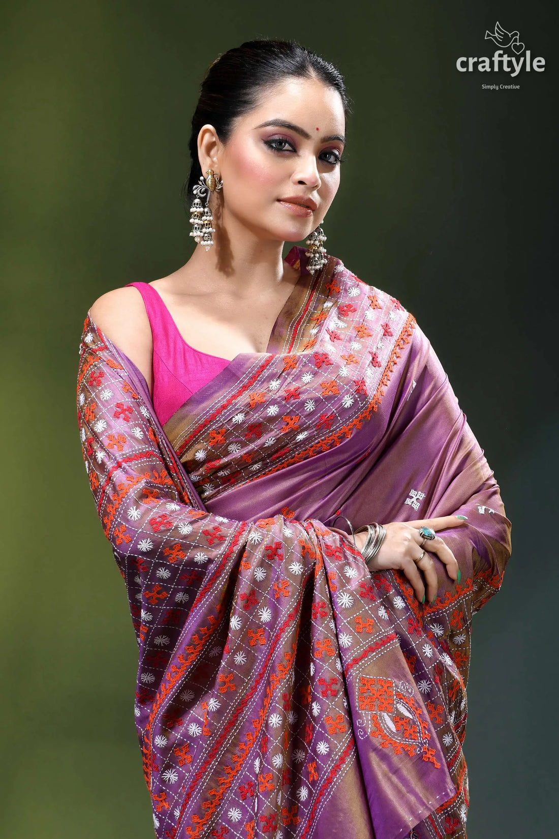 Opera mauve gujrati embroidery dual-tone elegant silk saree woman wears vibrant purple saree 2