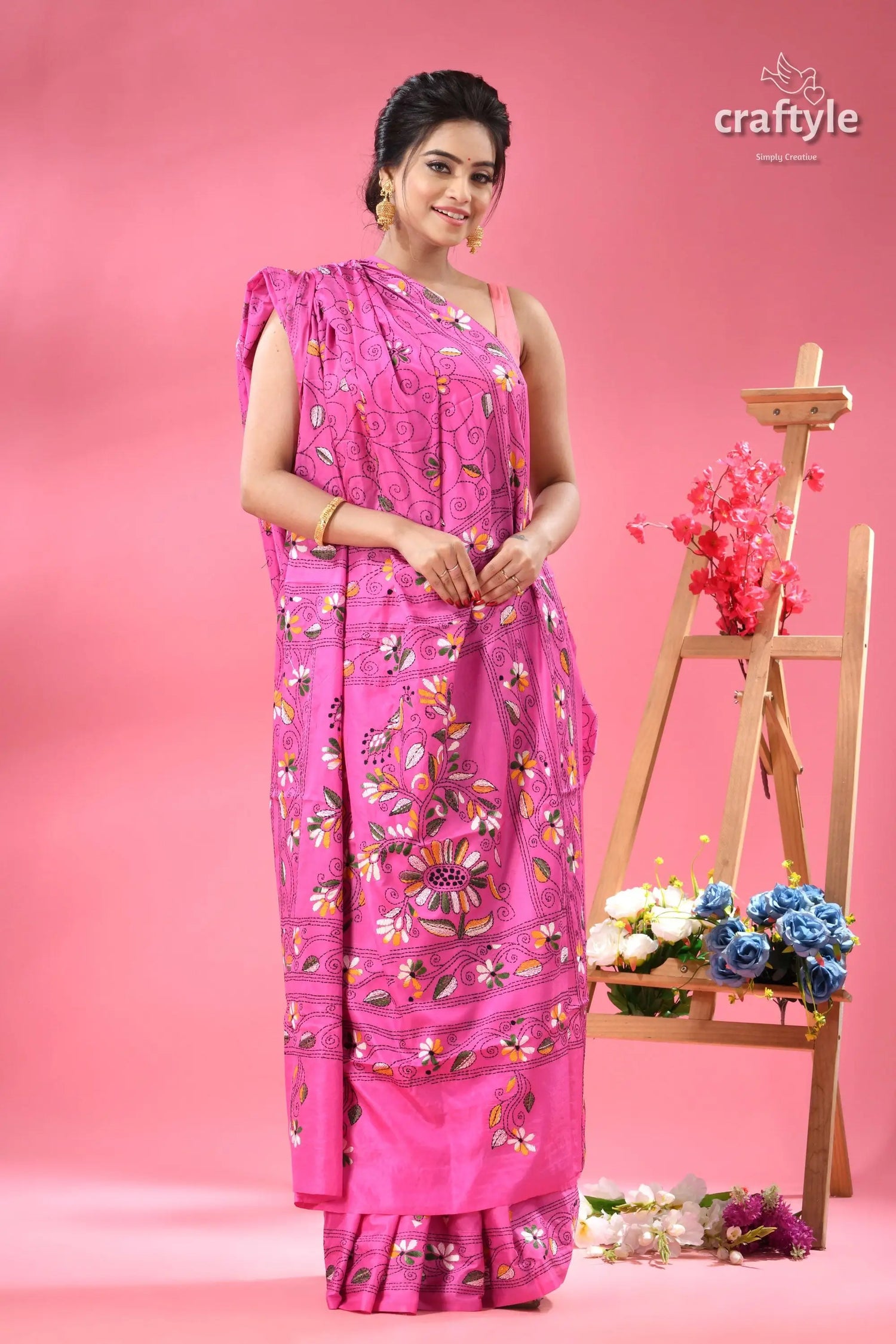 Pale magenta flora and fauna theme kantha silk saree woman pink floral printed saree 3