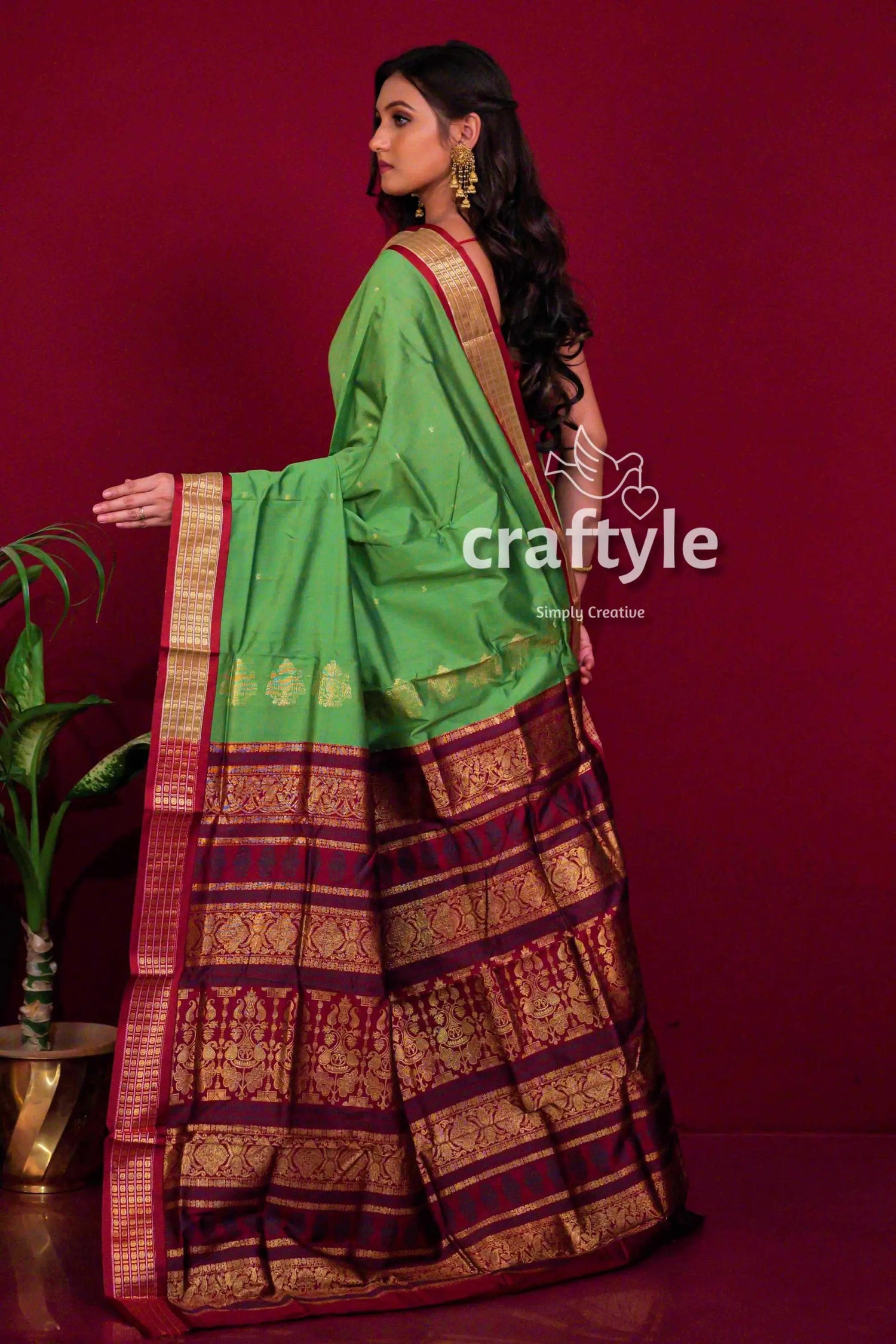 Pear green zari border bomkai silk saree for women green maroon saree gold border 4