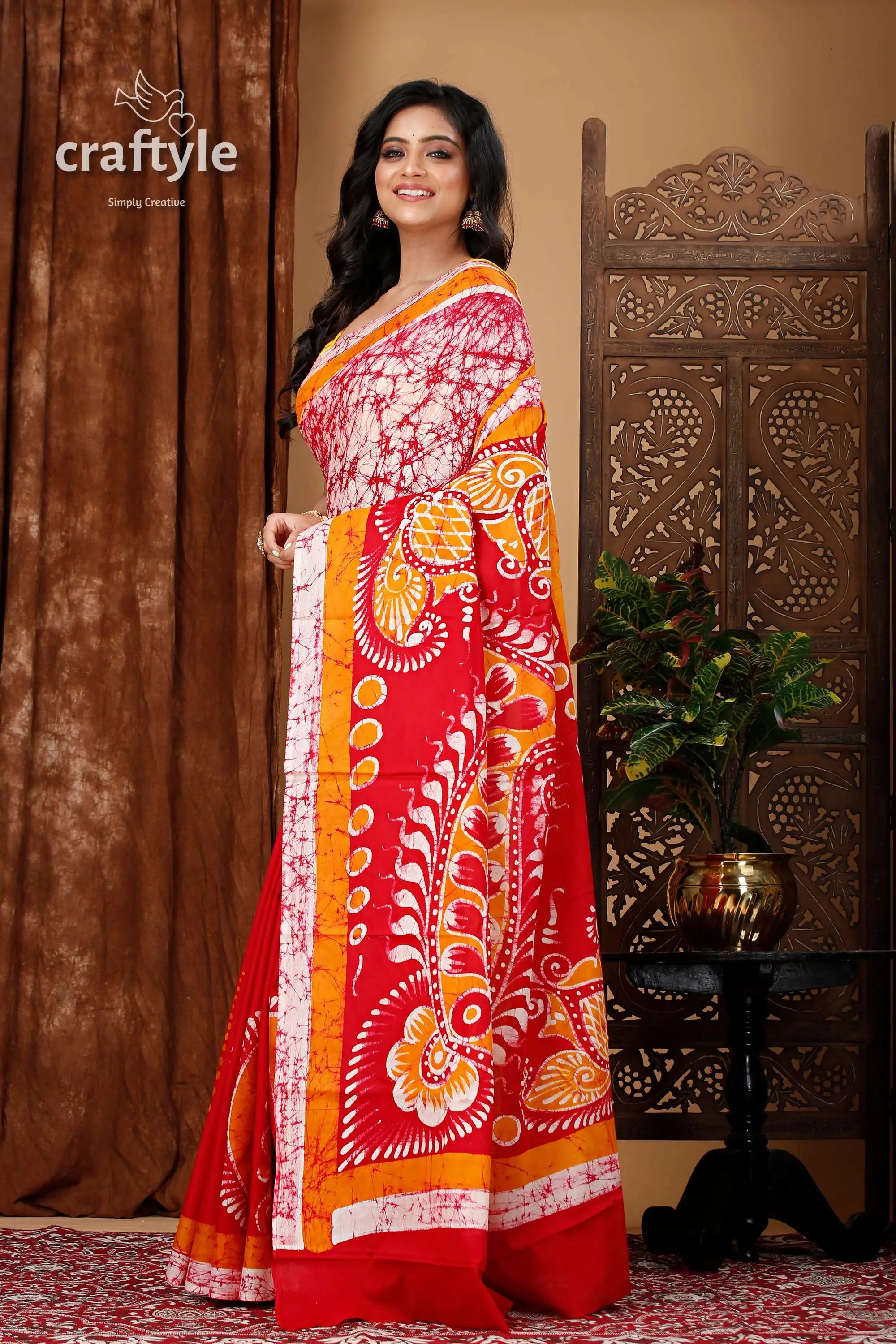 Rangoli pattern handcrafted batik pure cotton saree red white patterned saree 3