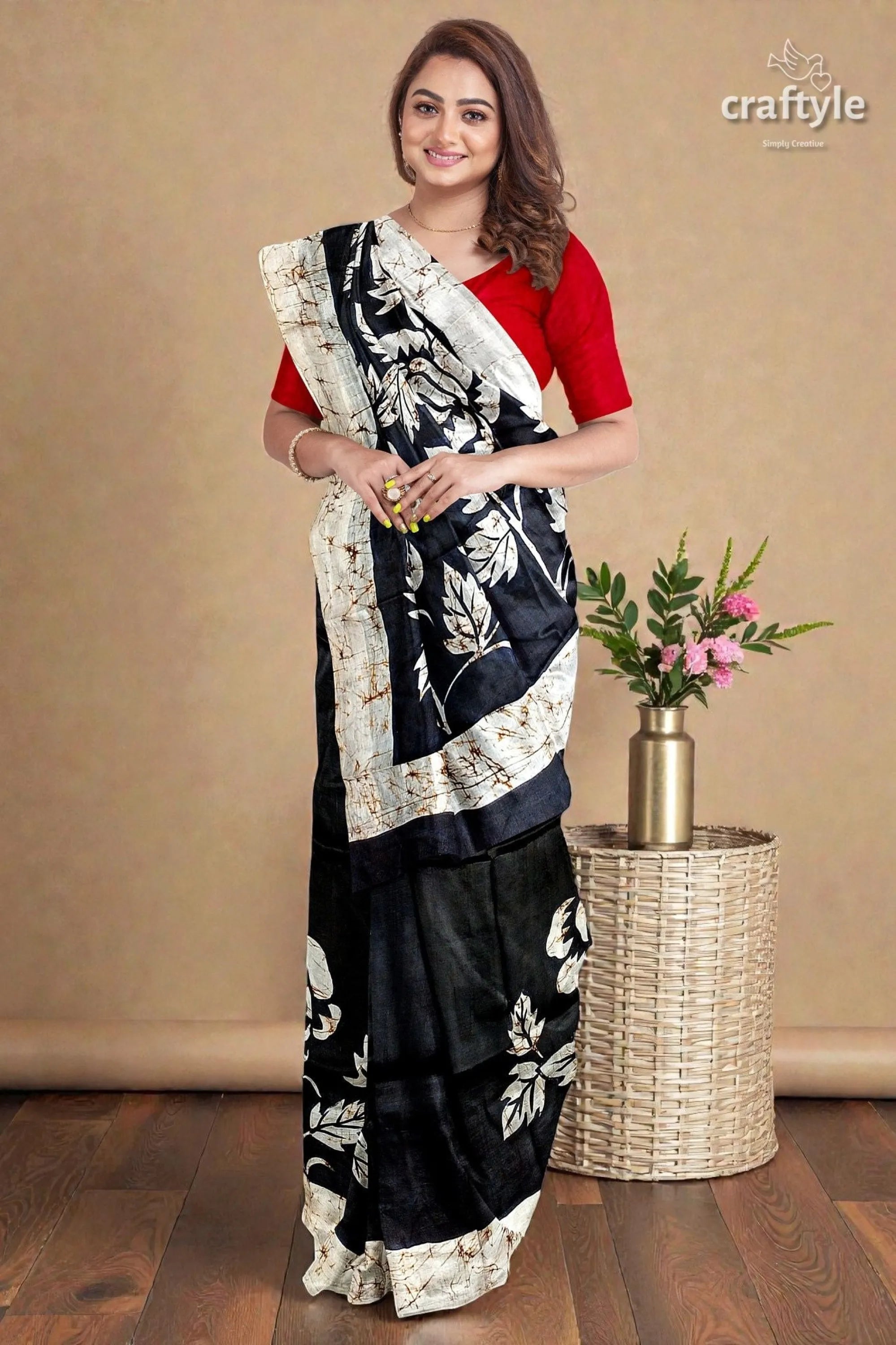 Rich black and white rose motif hand batik mulberry pure silk saree black white floral printed saree 1