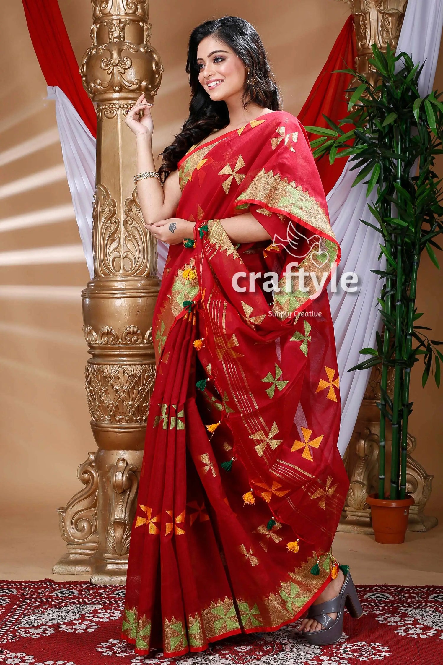 Scarlet red handloom cotton saree red saree cross patterns tassel 3