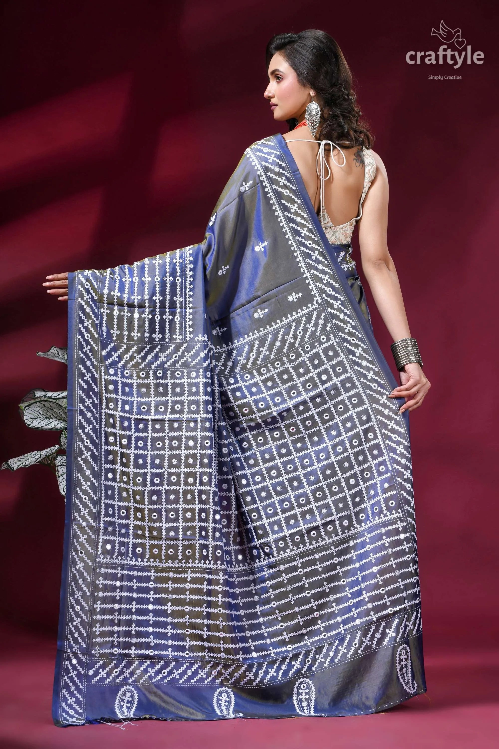 Shuttle grey handcrafted gujrati stitch silk saree - mirror work navy blue white patterned silk 5