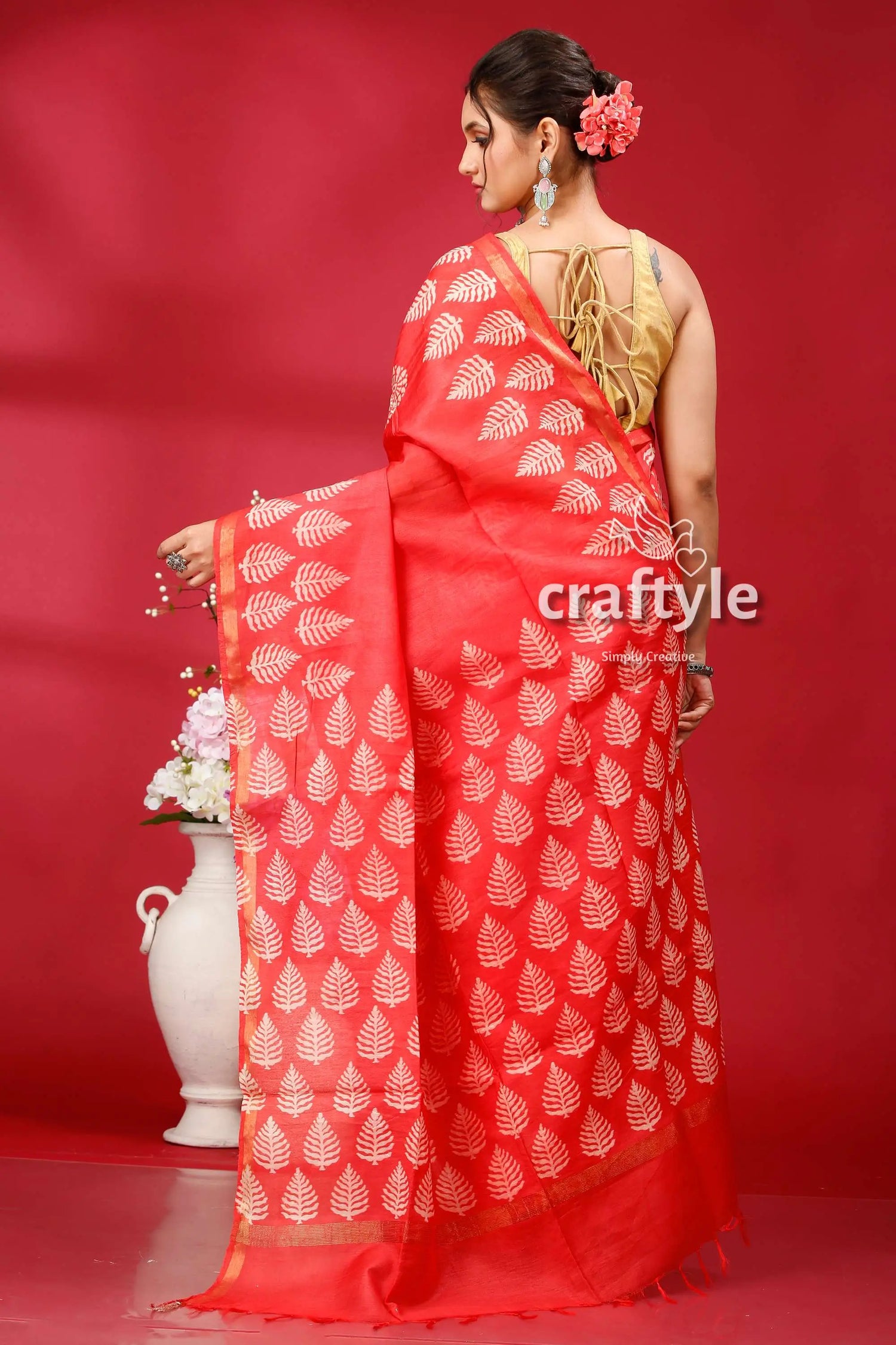 Sizzling red floral moif modal silk saree - luxurious indian wedding attire red saree leaf pattern 5